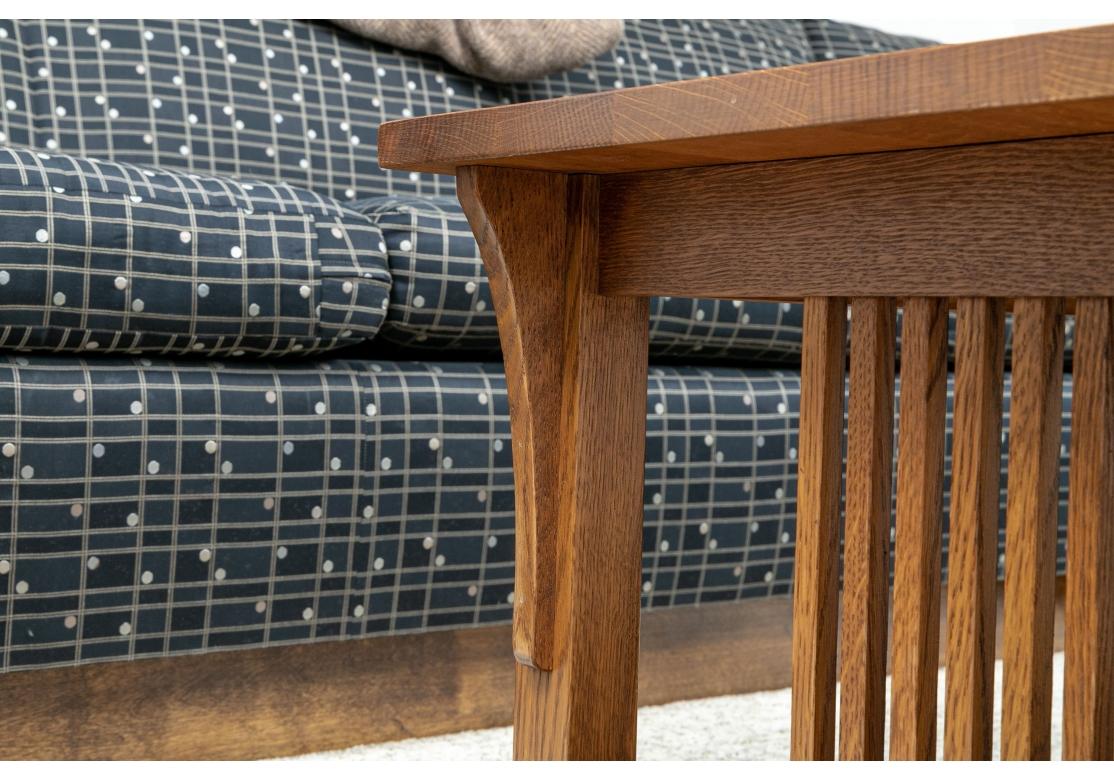 Américain Fine Stickley Oak Large Scale Tiered Low Table (Table basse à étages en chêne)  en vente