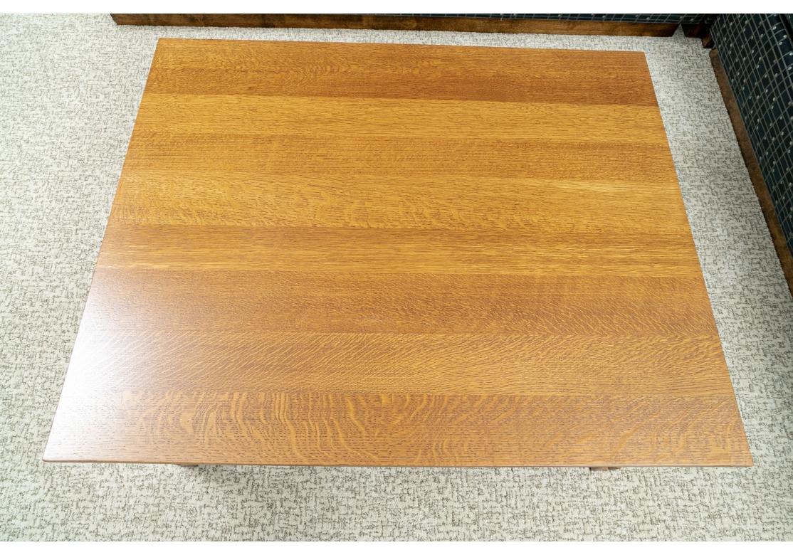 Fine Stickley Oak Large Scale Tiered Low Table (Table basse à étages en chêne)  en vente 1