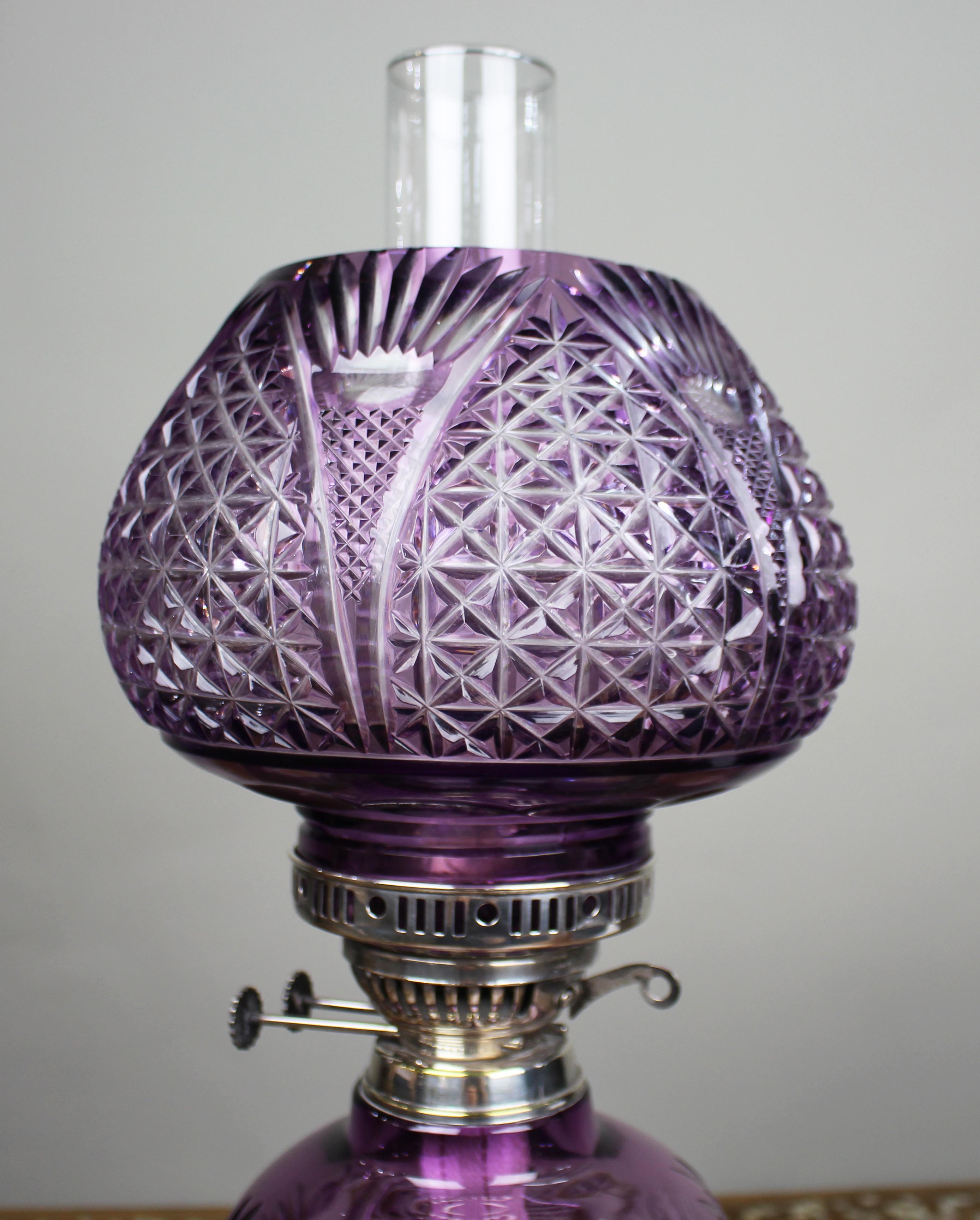 Britannique Lampe à huile en cristal recouvert d'améthyste Fine Stourbridge en vente