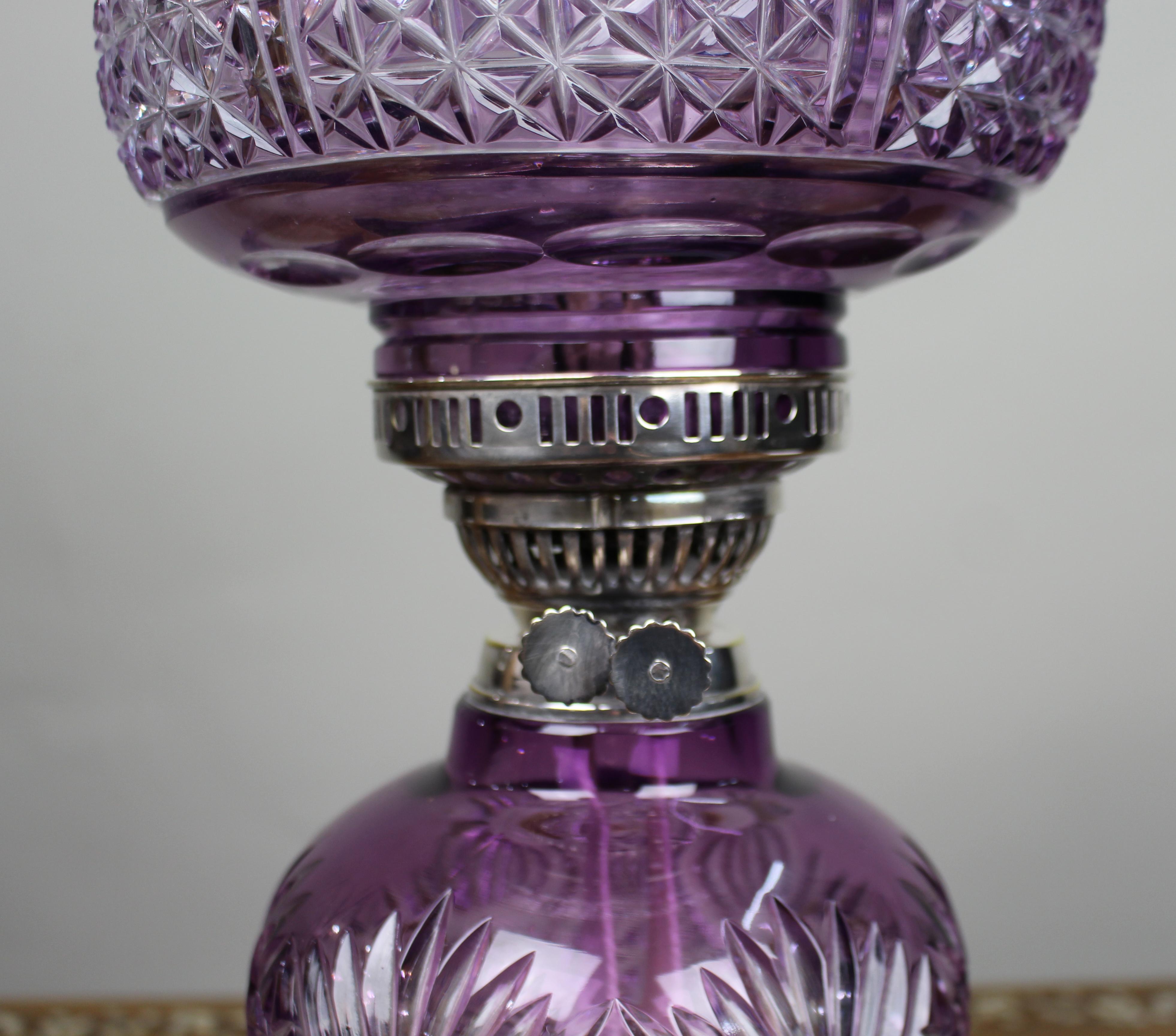Lampe à huile en cristal recouvert d'améthyste Fine Stourbridge en vente 1
