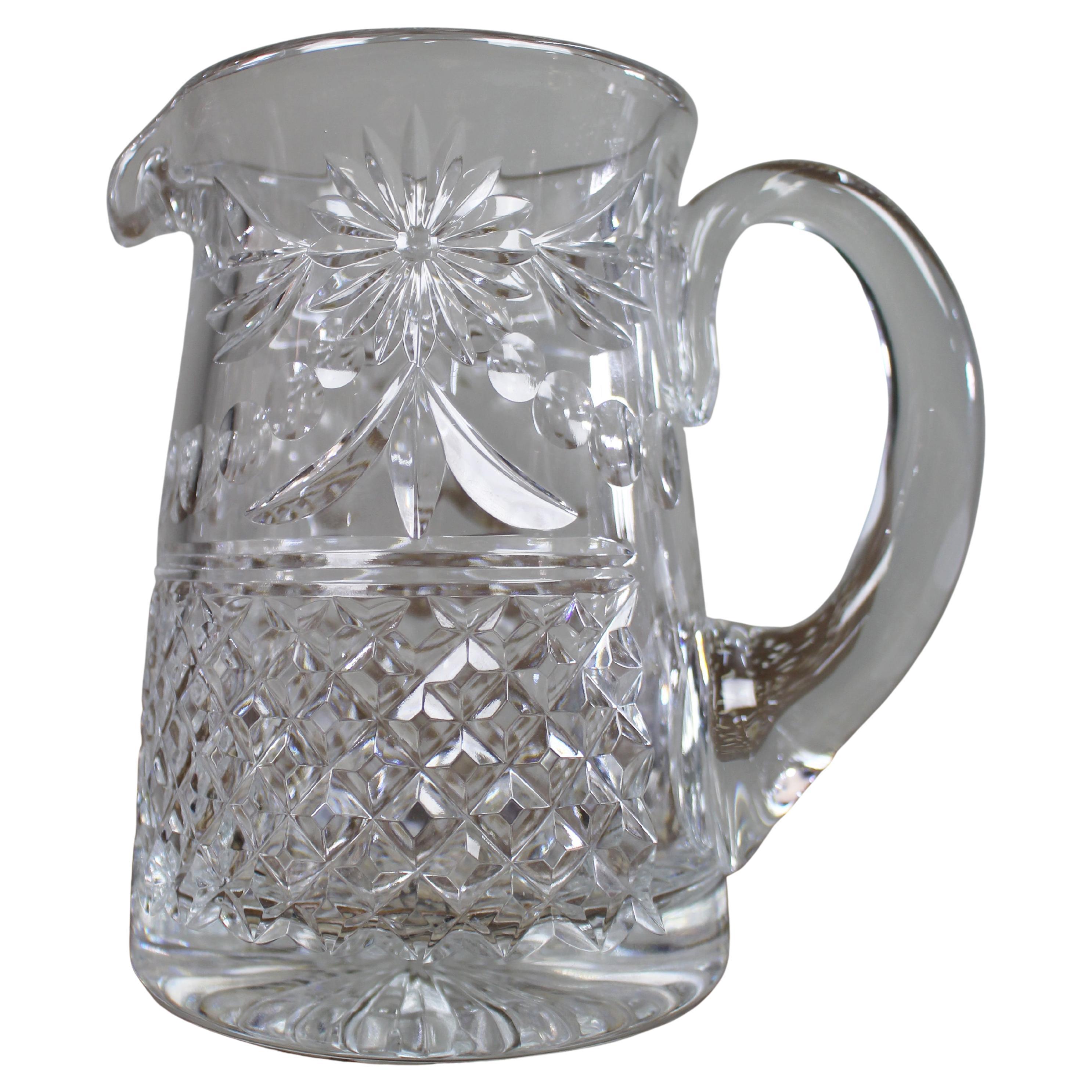 Jarra de cristal tallado con motivo de Beaconsfield Fine Stuart Crystal en venta