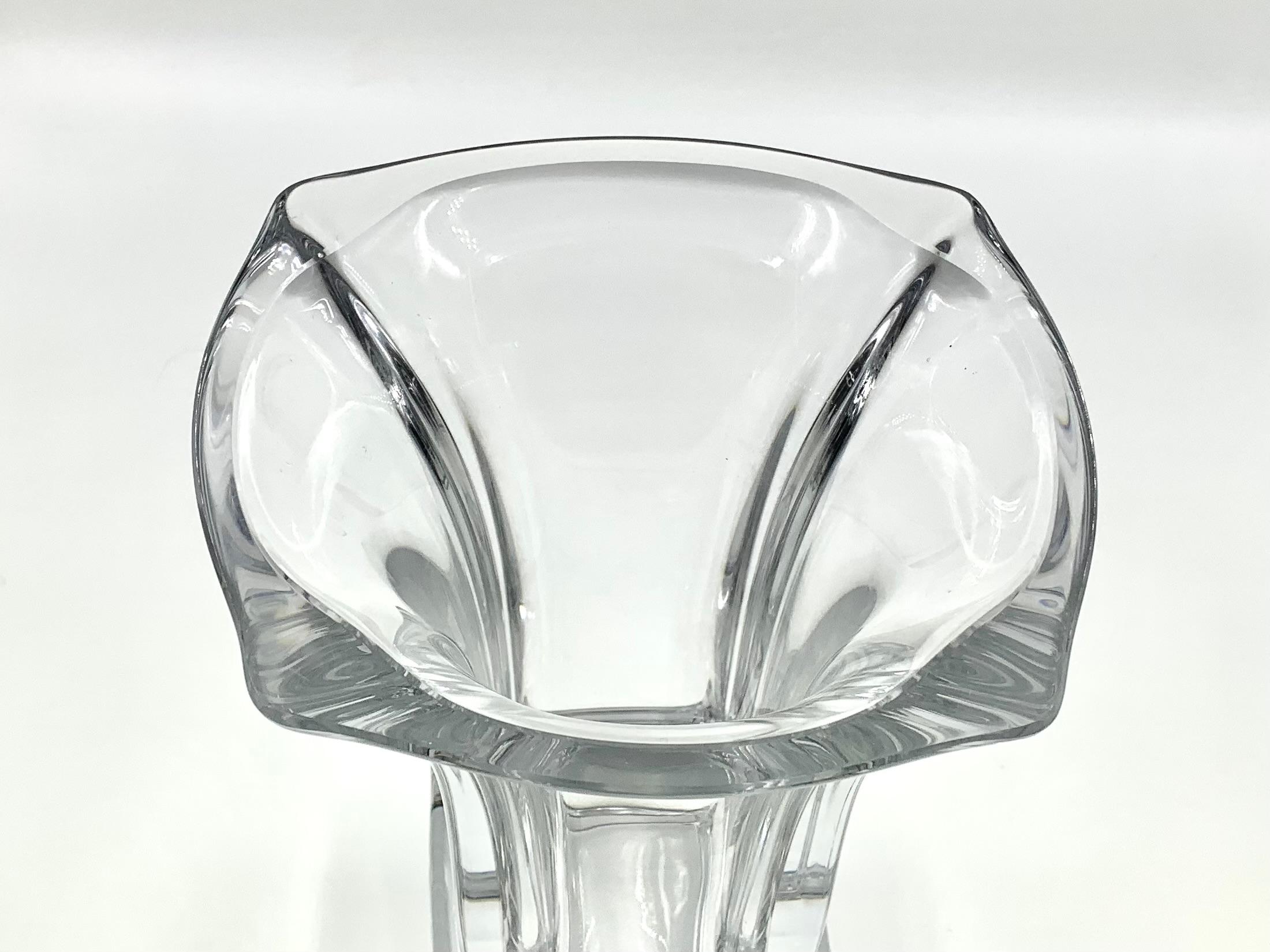 Fine Substantial Campana Form Neoclassical Style Baccarat Crystal Vase In Good Condition In New York, NY