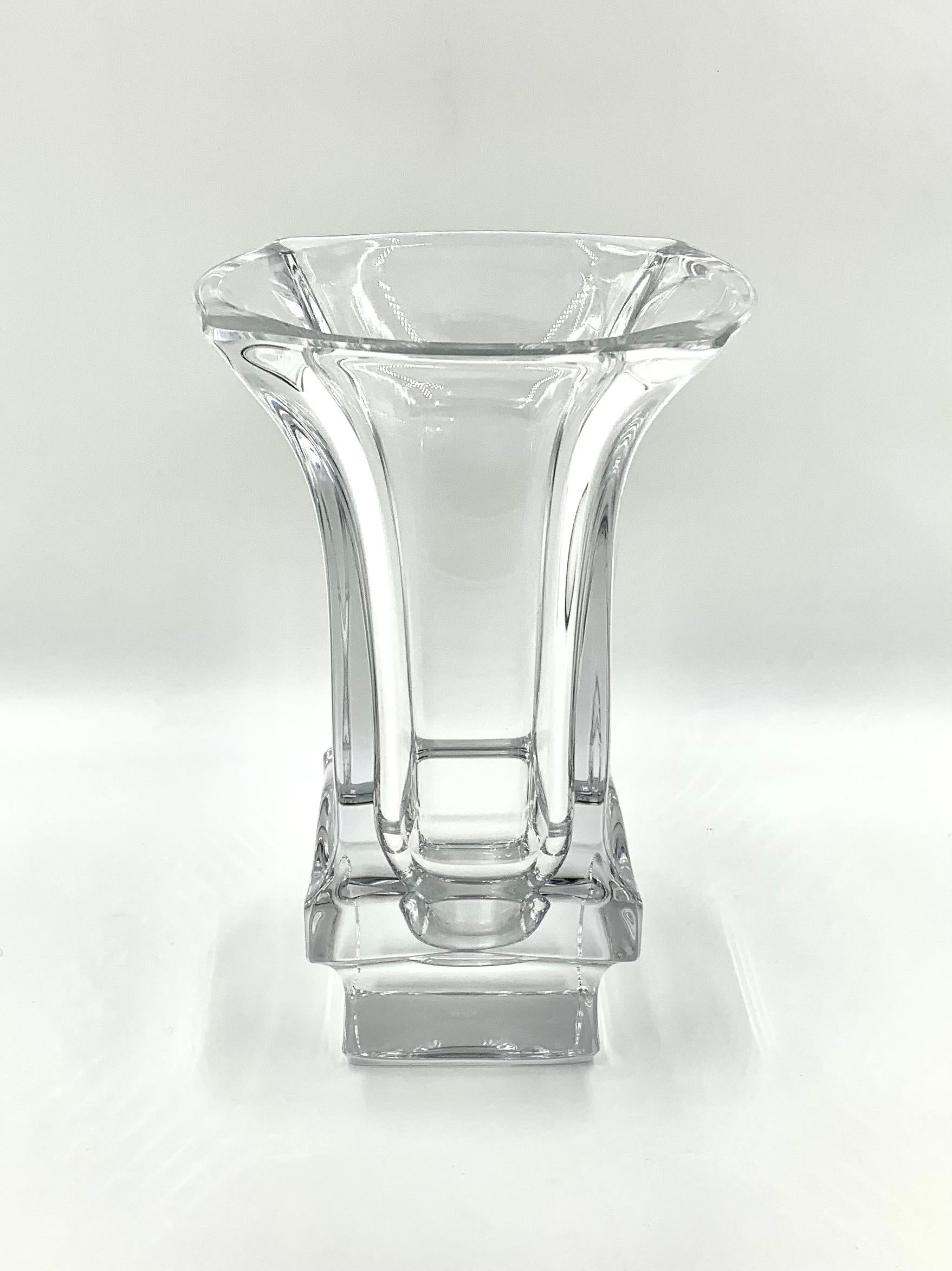Fine Substantial Campana Form Neoclassical Style Baccarat Crystal Vase 1
