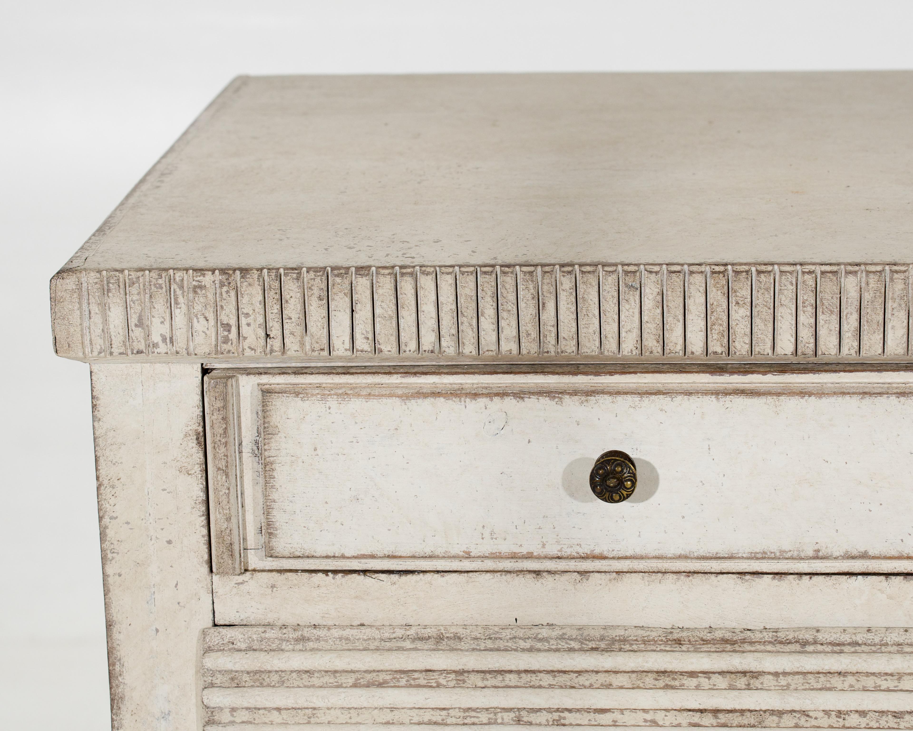 Fine Swedish Chest with Drawers, circa 1790 For Sale 2