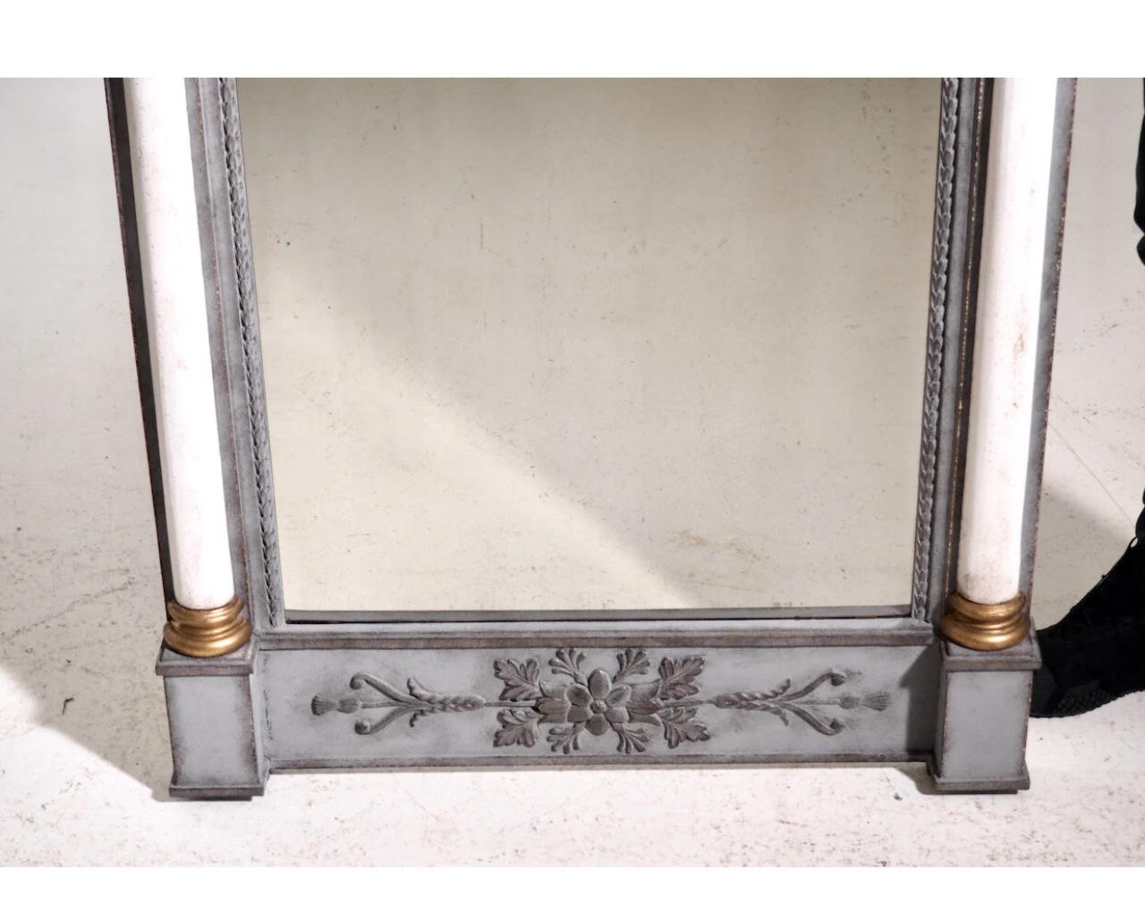 Fine Swedish mirror, circa 1810 In Good Condition For Sale In Aalsgaarde, DK