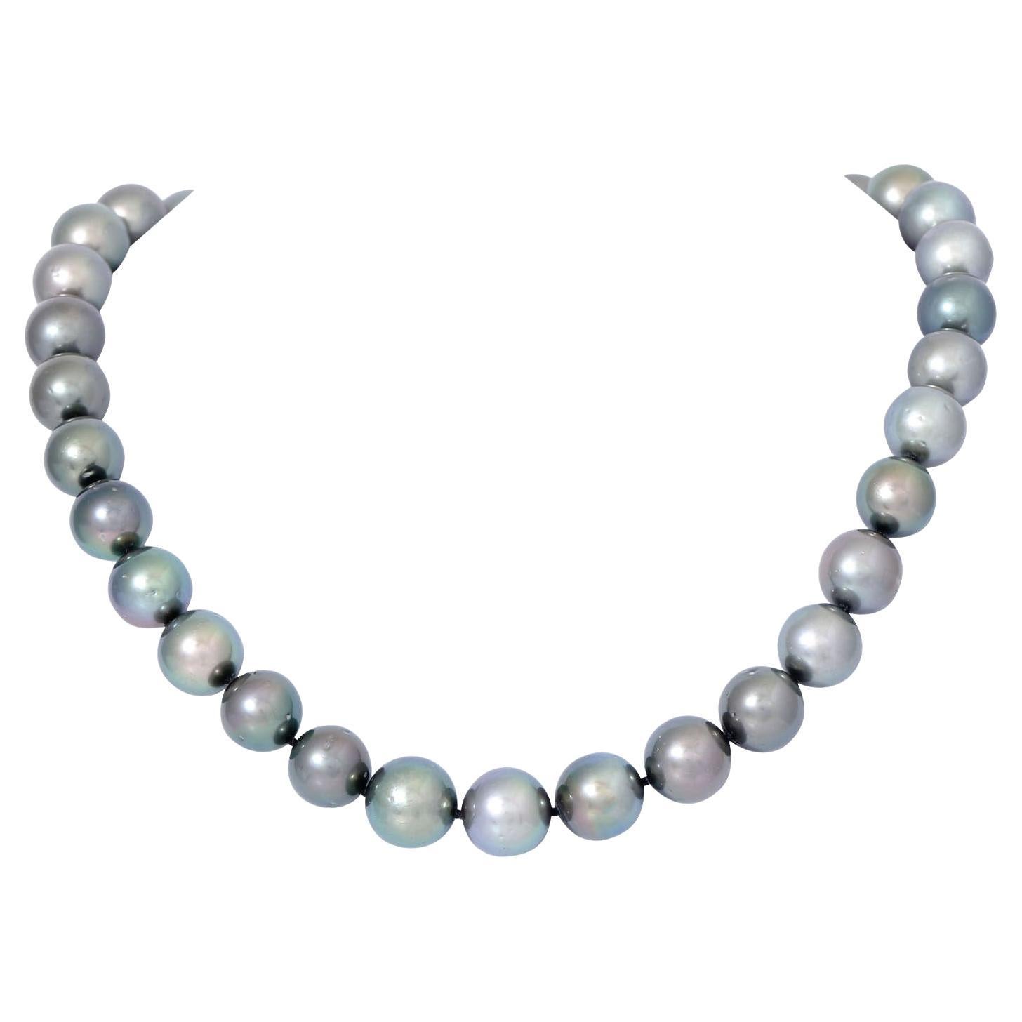 Fine Tahitian Pearl Necklace For Sale