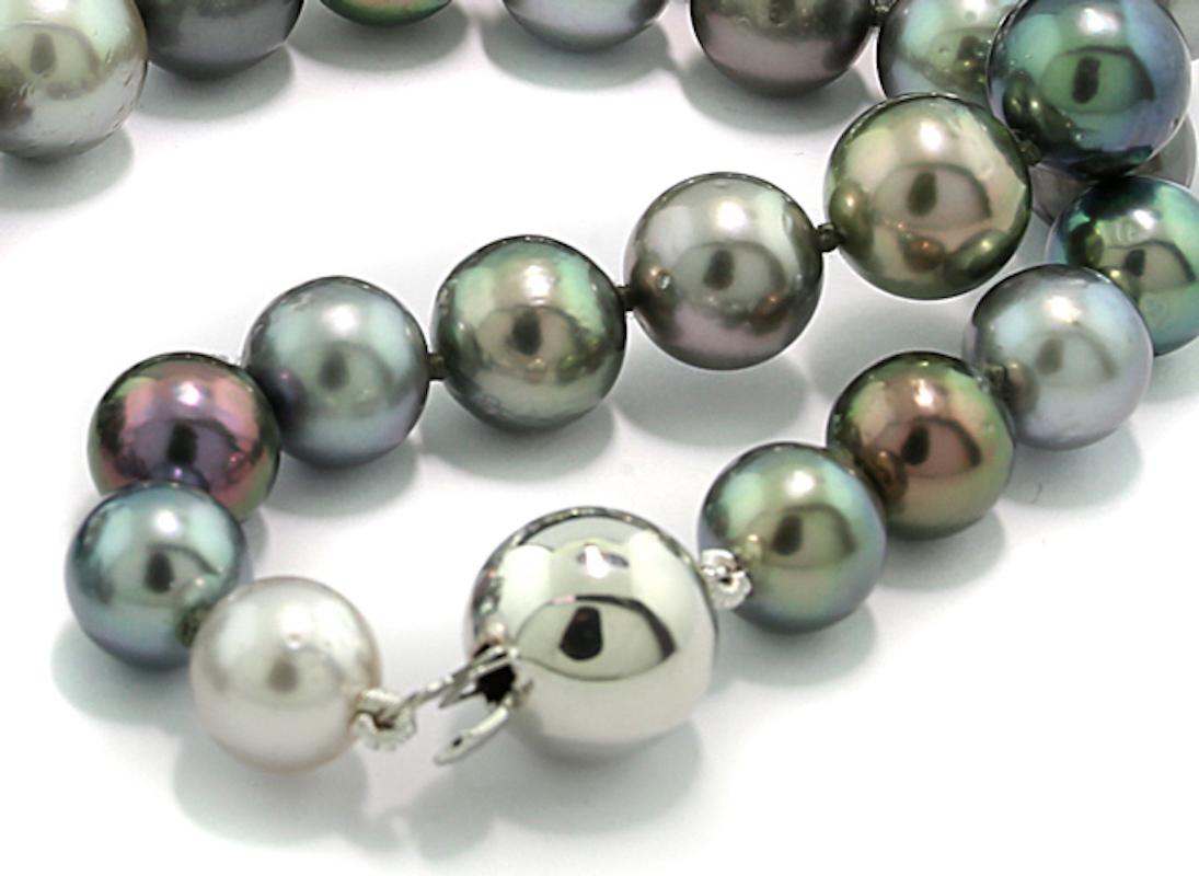 Women's Fine Tahitian Pearl Necklace Multicolor Strong Lustre White Gold Clasp For Sale