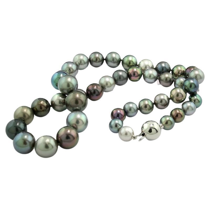 Fine Tahitian Pearl Necklace Multicolor Strong Lustre White Gold Clasp For Sale