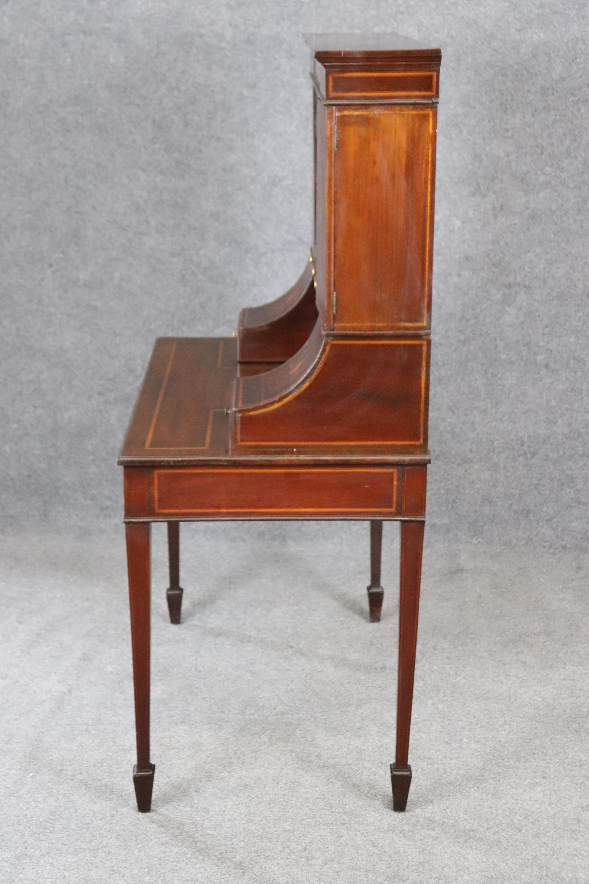 Grand bureau secrétaire deux pièces en acajou foncé marqueté Carlton House anglais Bon état - En vente à Swedesboro, NJ