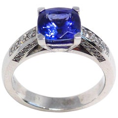 Bague en or blanc avec 1 tanzanite et diamants.