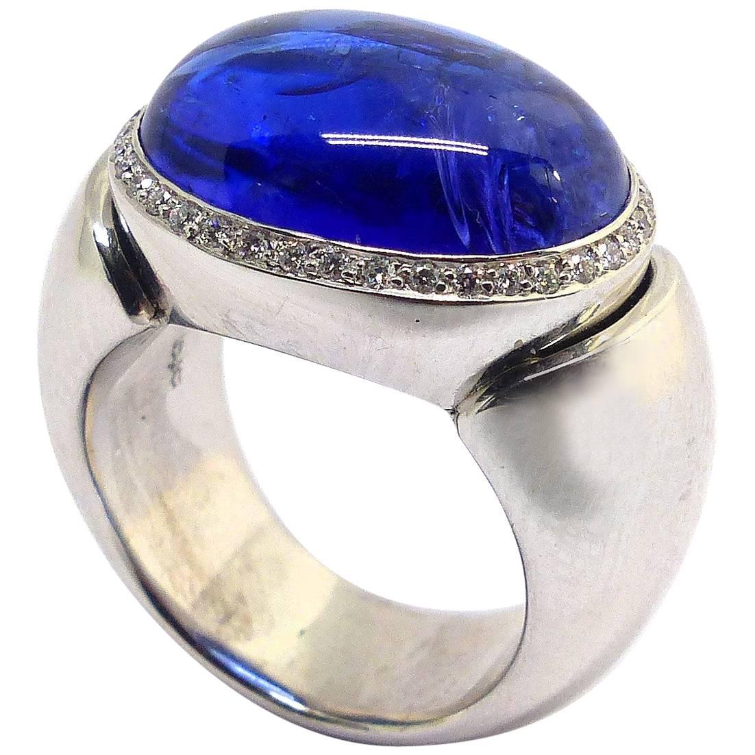 Ring in White Gold with 1 Tanzanite Cabouchon and Diamonds. For Sale