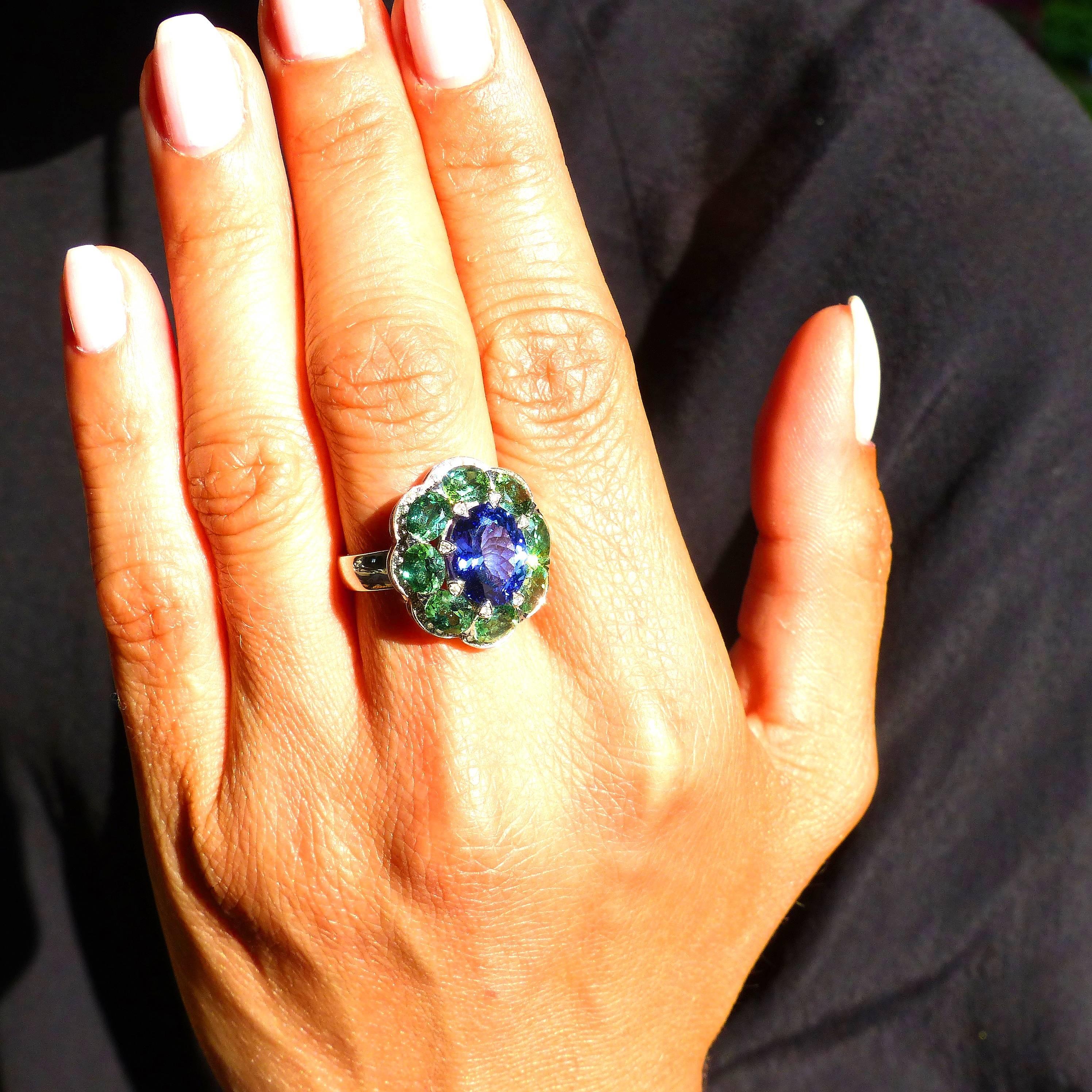 Ring in White Gold with 1Tanzanite and 8 Tourmalines and Diamonds. In New Condition For Sale In Idar-Oberstein, DE