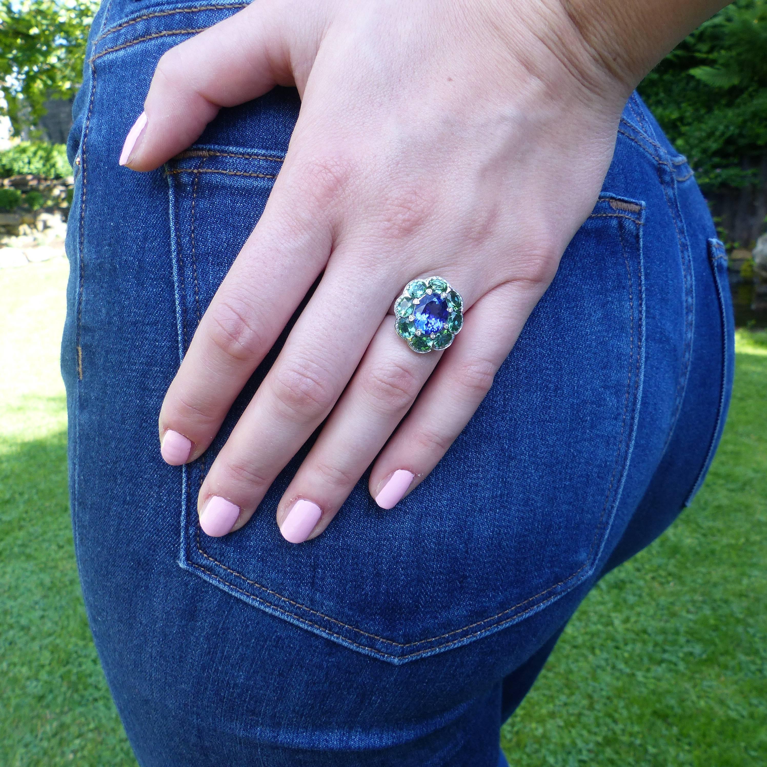 Women's Ring in White Gold with 1Tanzanite and 8 Tourmalines and Diamonds. For Sale