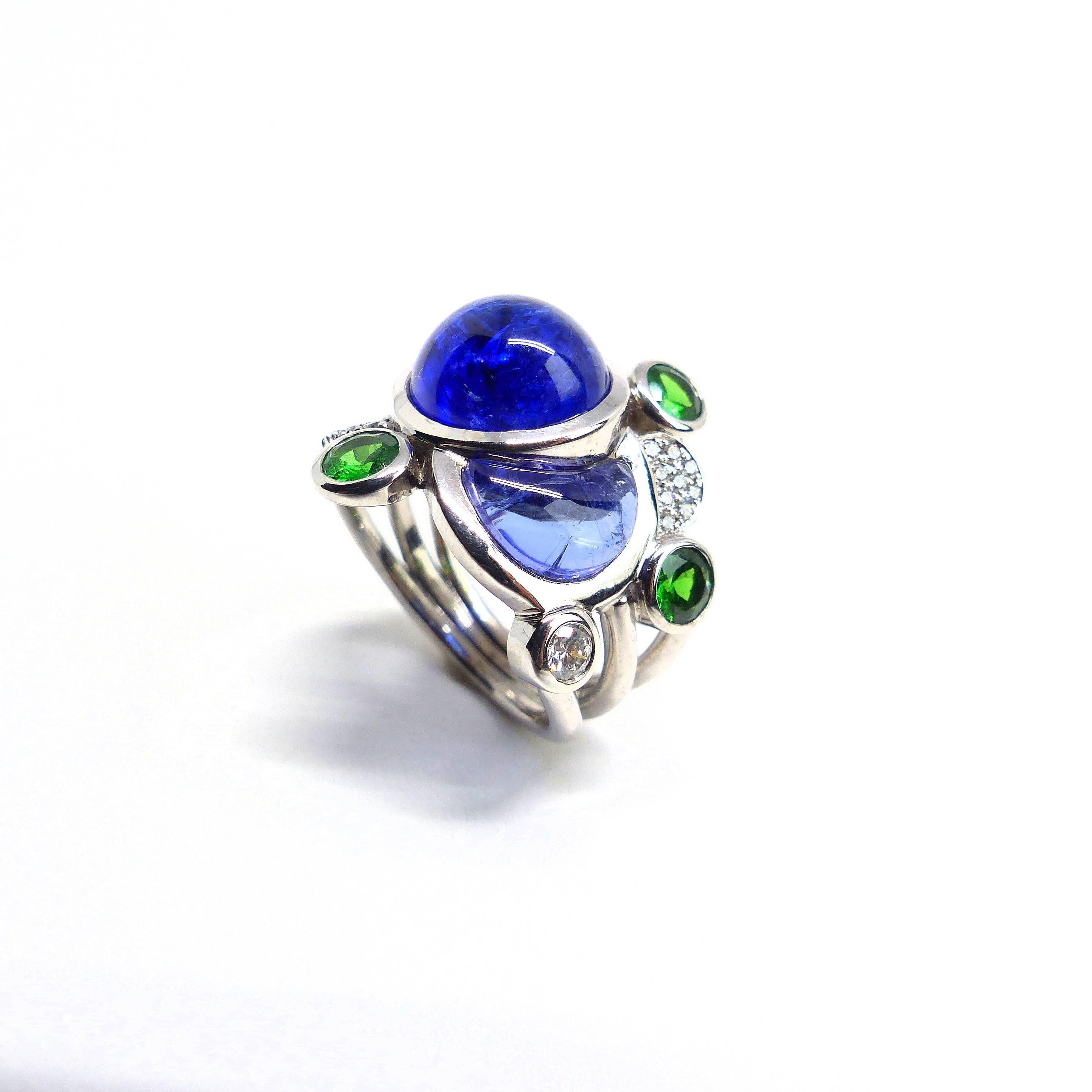 Contemporary Ring in White Gold with Tanzanites and Tsavorites and Diamonds. For Sale