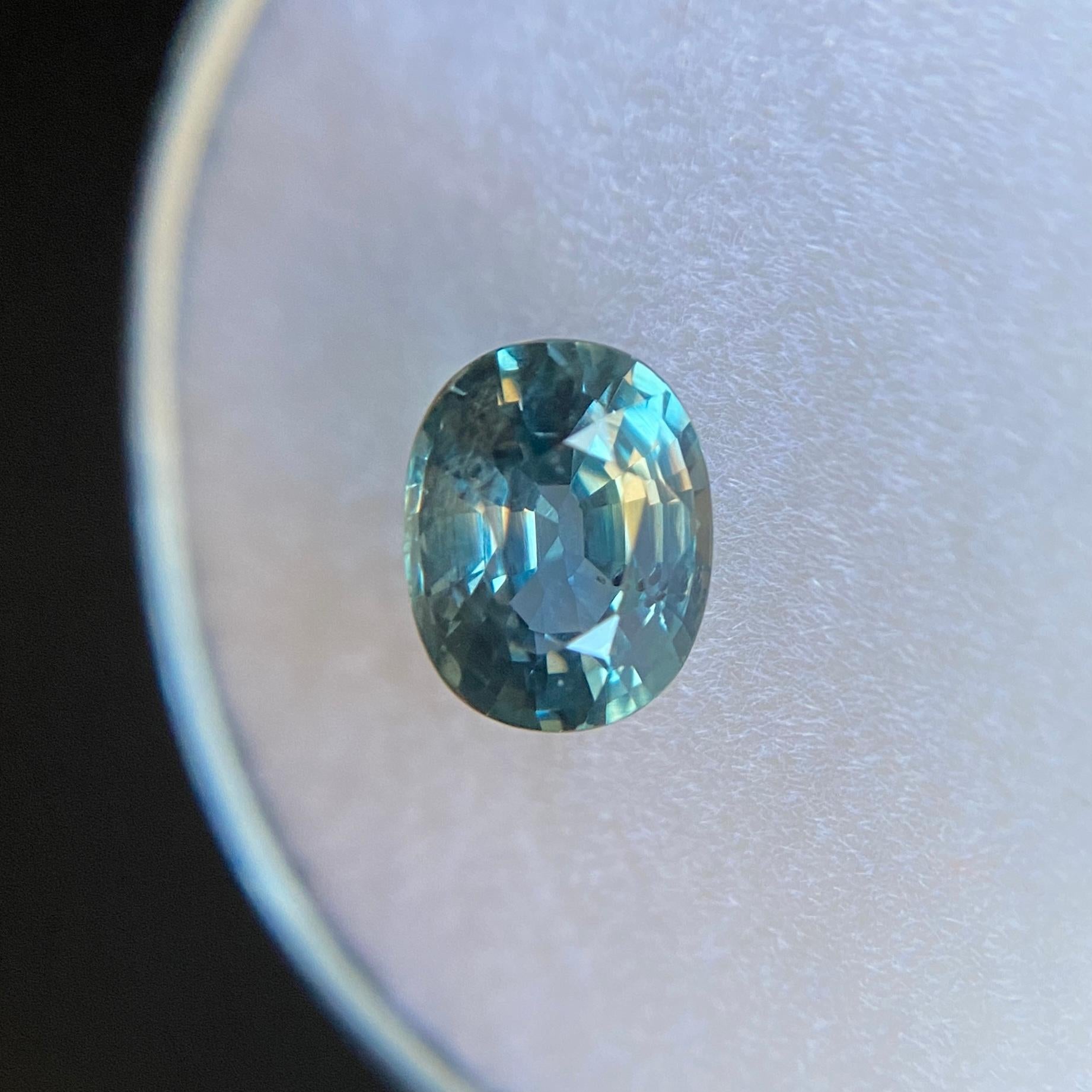 Feiner blauer unbehandelter Teal Sapphire Edelstein.

Unerhitzter Saphir feiner Qualität mit einer schönen grünblauen Farbe.

Vollständig von GIA zertifiziert, was bestätigt, dass der Stein natürlich und unbehandelt ist. Sehr selten bei natürlichen