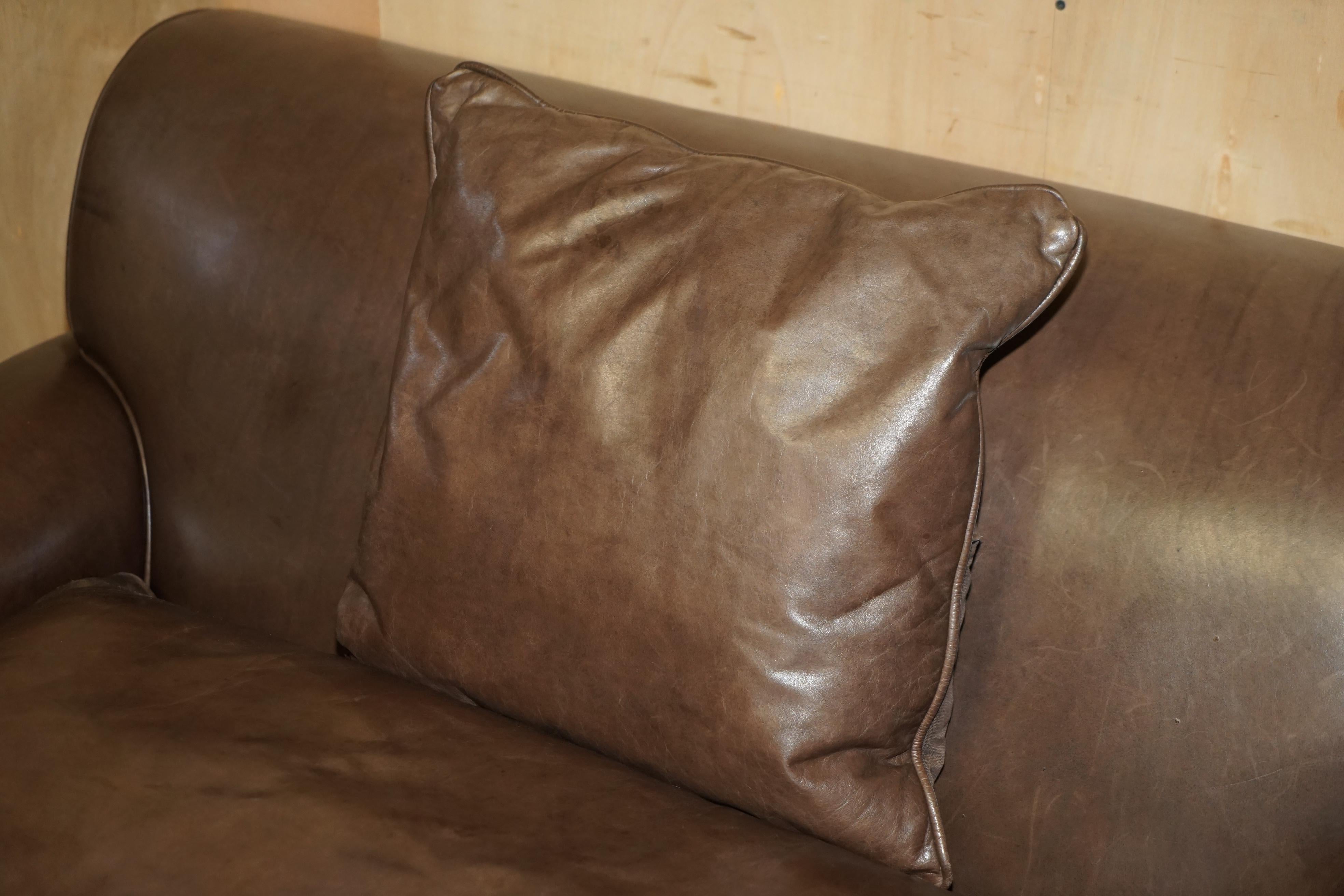 FiNE TERENCE CONRAN CHELSEA LONDON BROWN LEATHER LARGE LOVESEAT ARMCHAIR SOFA (Moderne der Mitte des Jahrhunderts) im Angebot