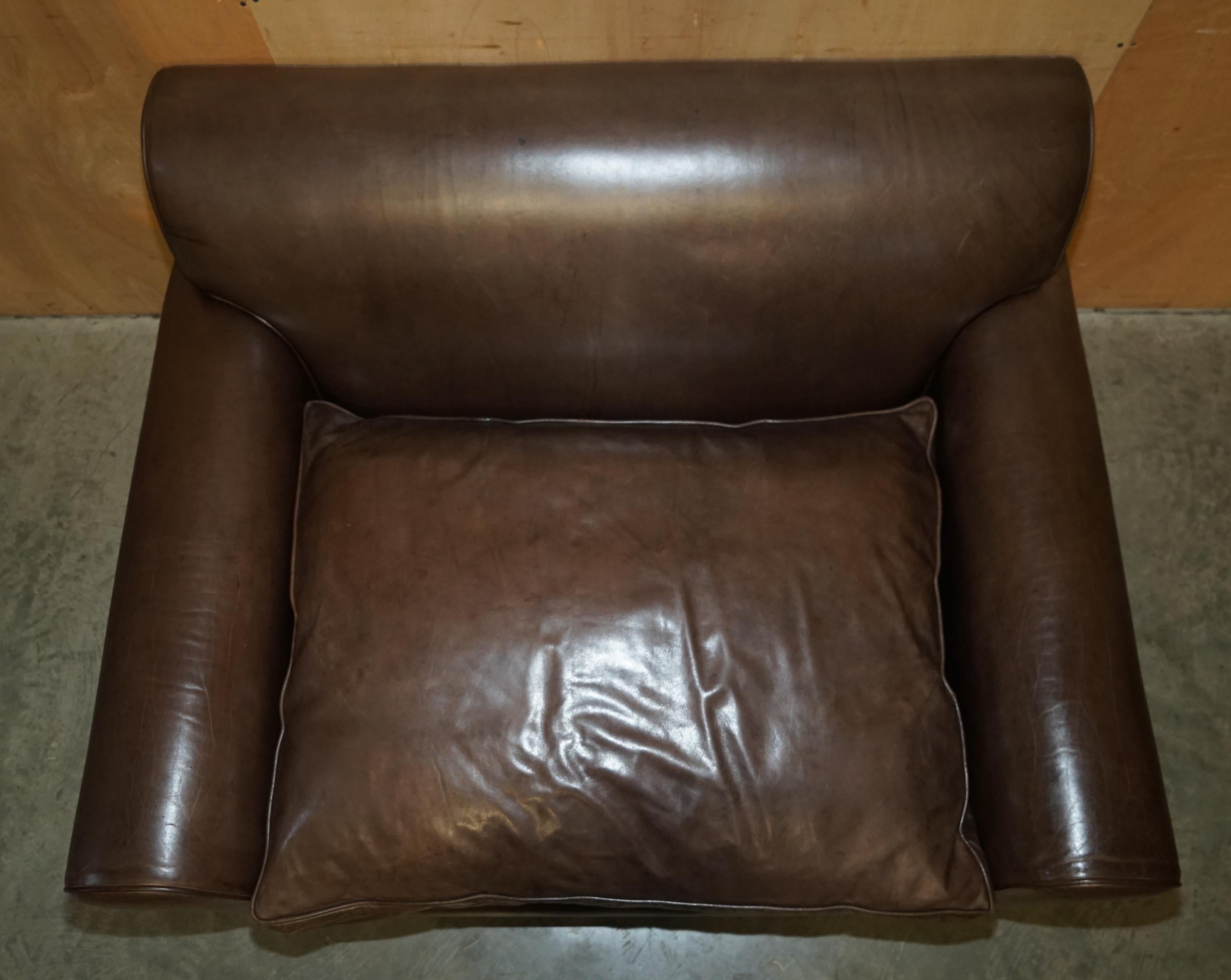 FiNE TERENCE CONRAN CHELSEA LONDON BROWN LEATHER LARGE LOVESEAT ARMCHAIR SOFA (Handgefertigt) im Angebot