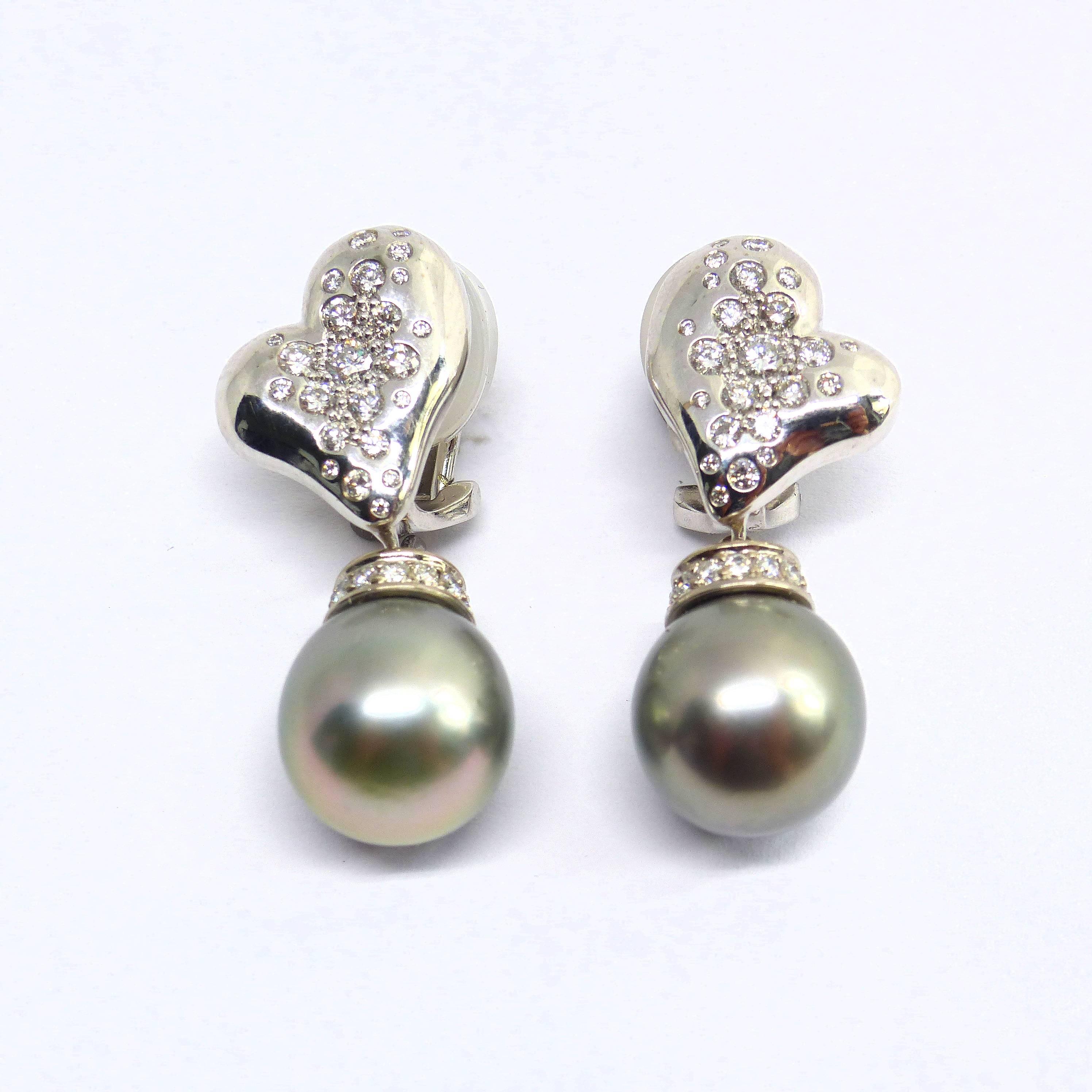 Contemporary Earrings in White Gold with 2 Thaiti Pearl and Diamonds.  For Sale