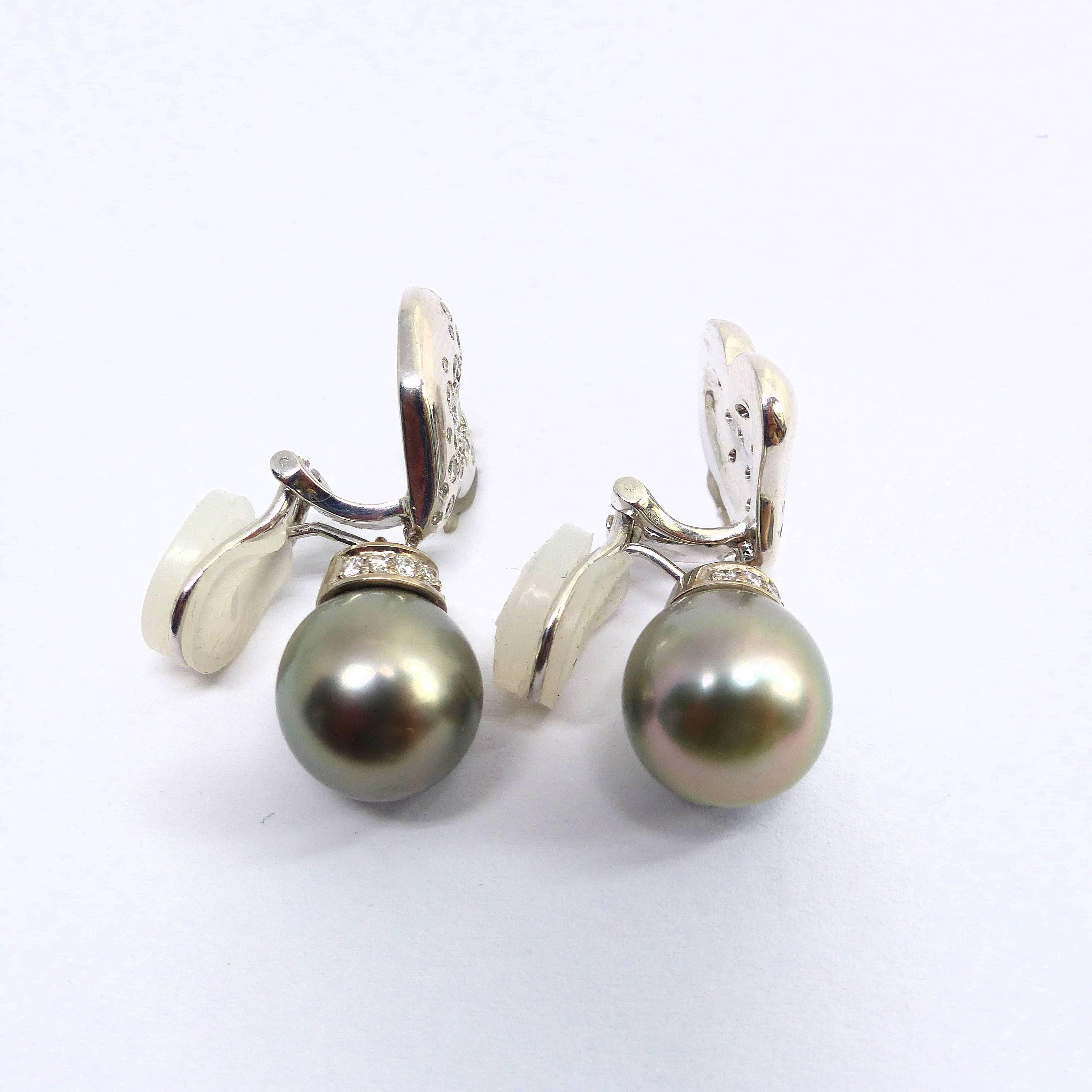 Round Cut Earrings in White Gold with 2 Thaiti Pearl and Diamonds.  For Sale