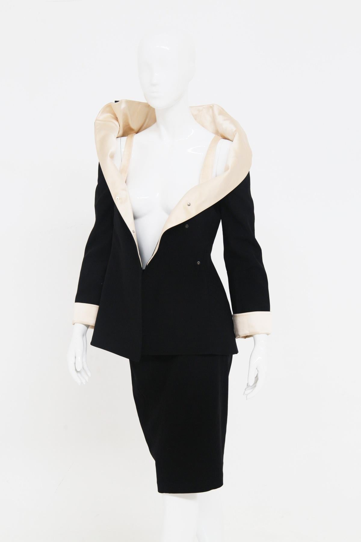 Fine Thierry Mugler Vintage Tailleur in Pure Black Silk and Champagne 14