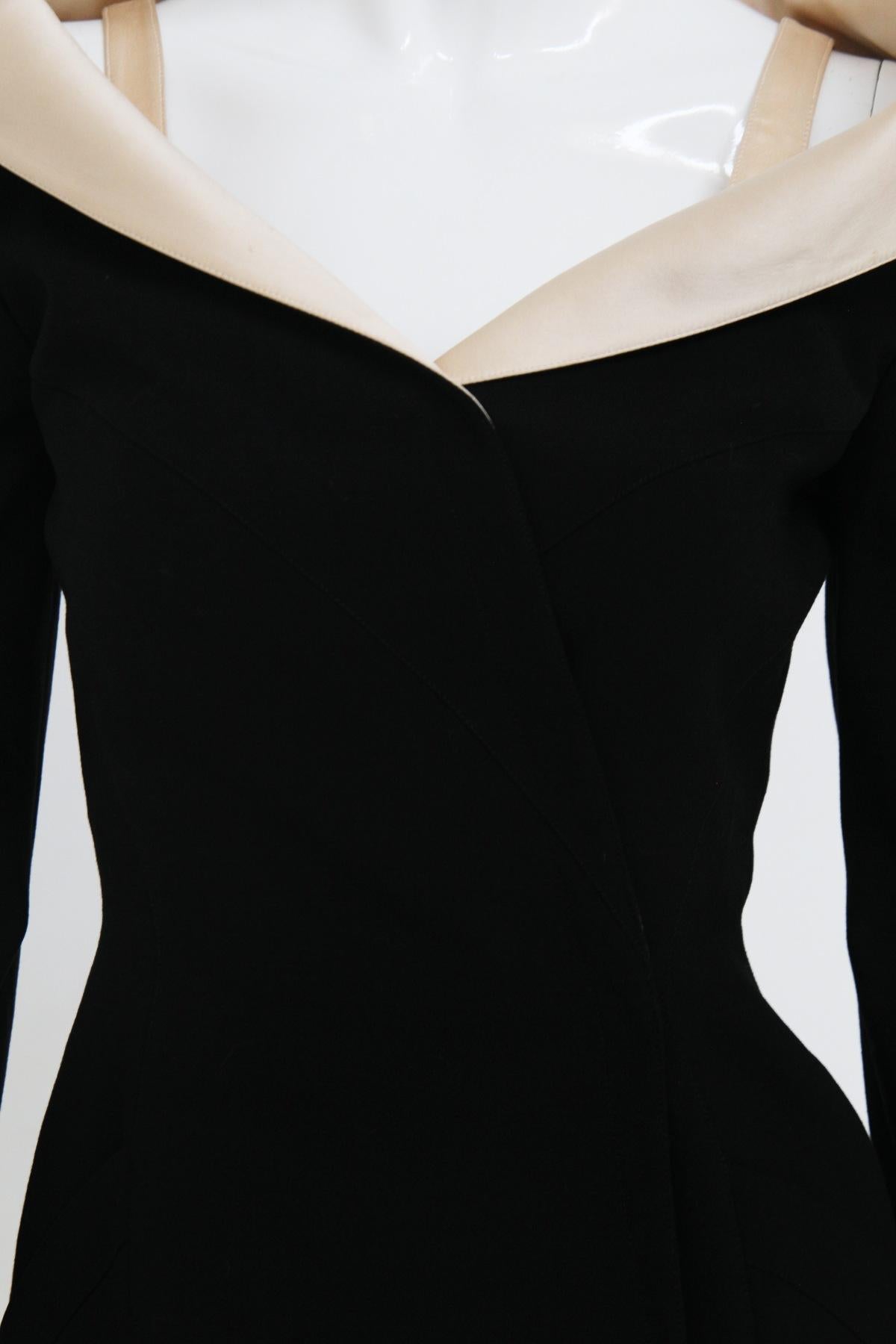 Fine Thierry Mugler Vintage Tailleur in Pure Black Silk and Champagne 2