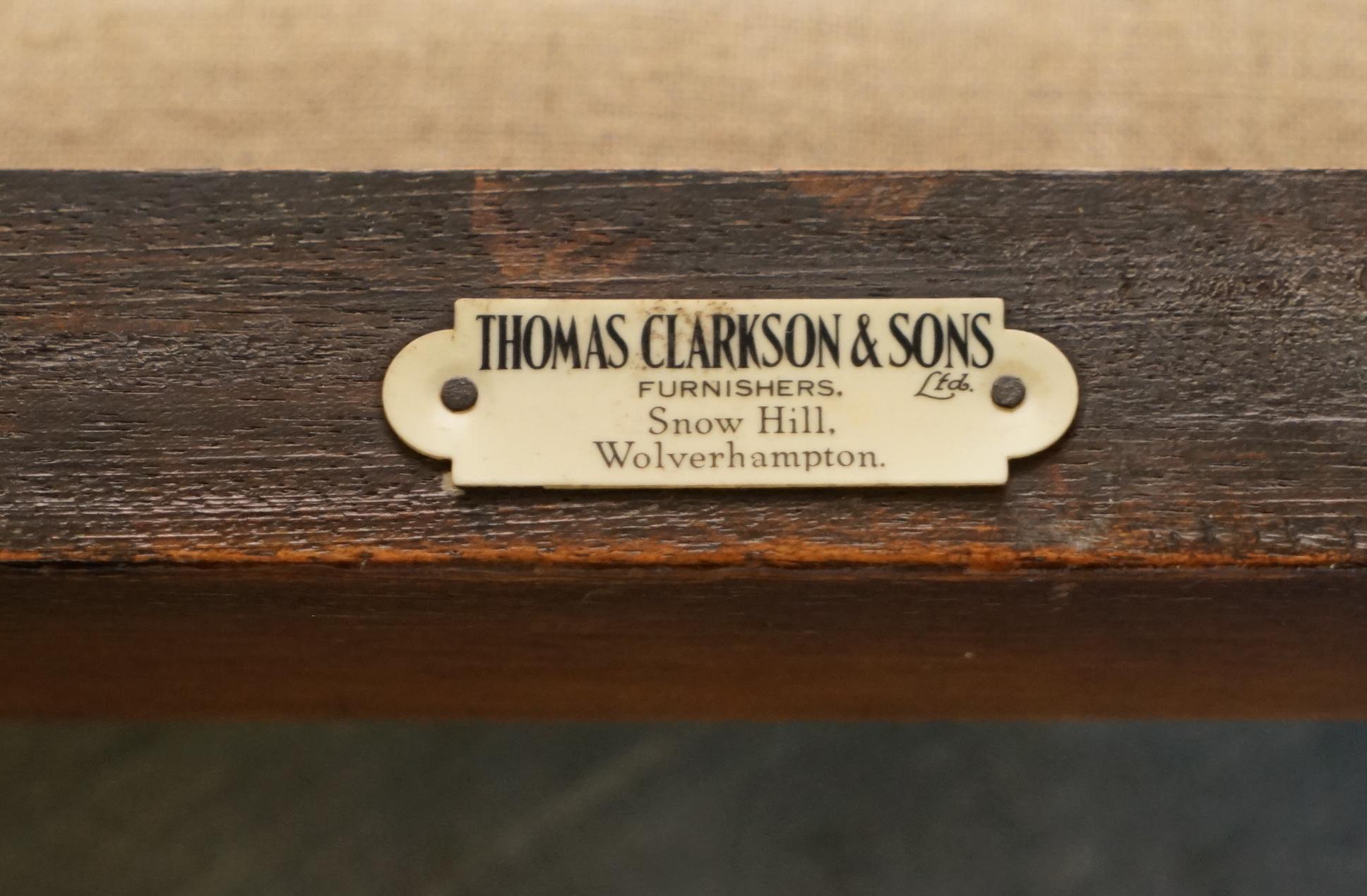 Thomas Clarkson & Son Ltd, um 1940, handgeschnitzter Hocker mit Klauen- und Kugelfüßen im Angebot 10