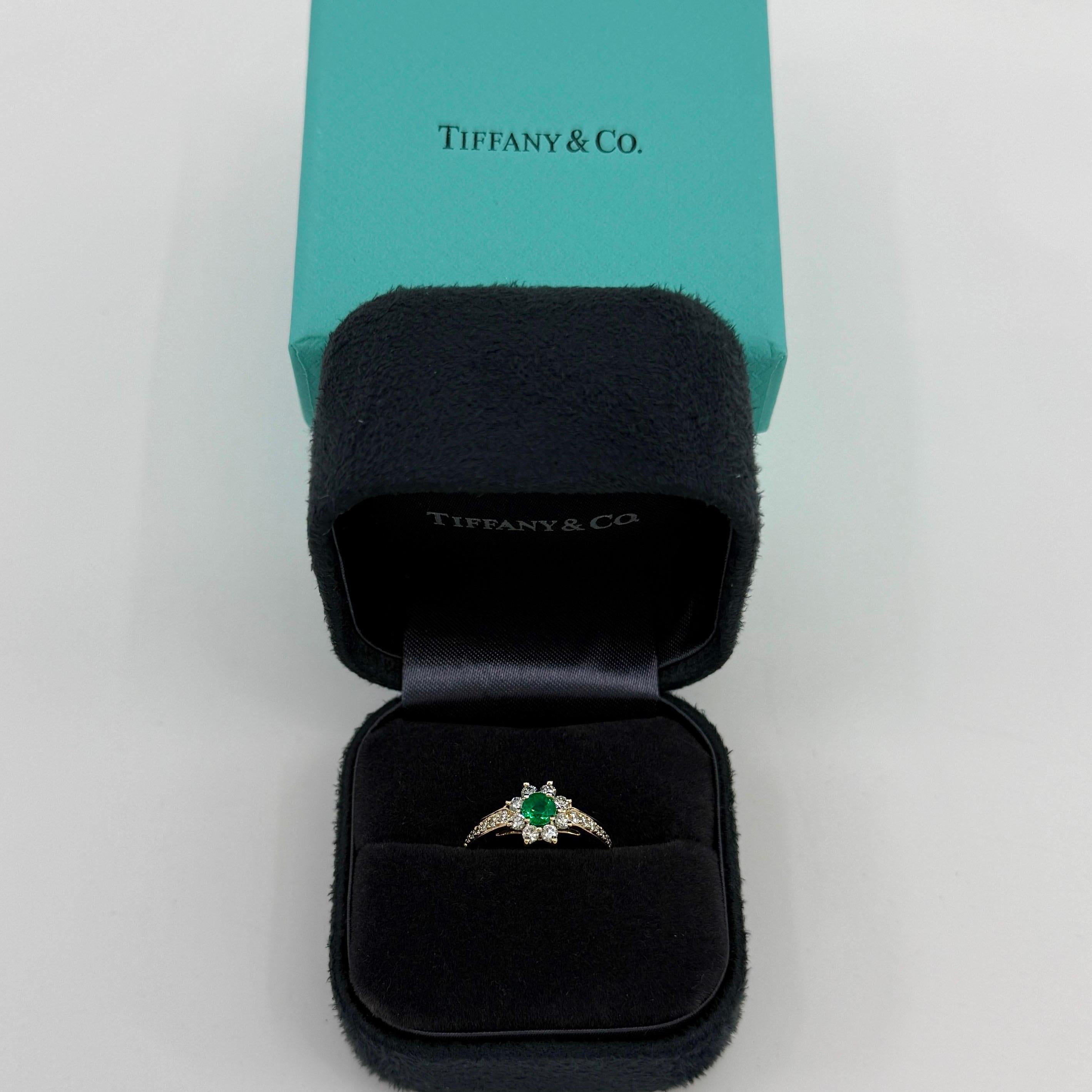 Fine Tiffany & Co. Round Emerald & Diamond Flower 18k Yellow Gold Cluster Ring For Sale 6