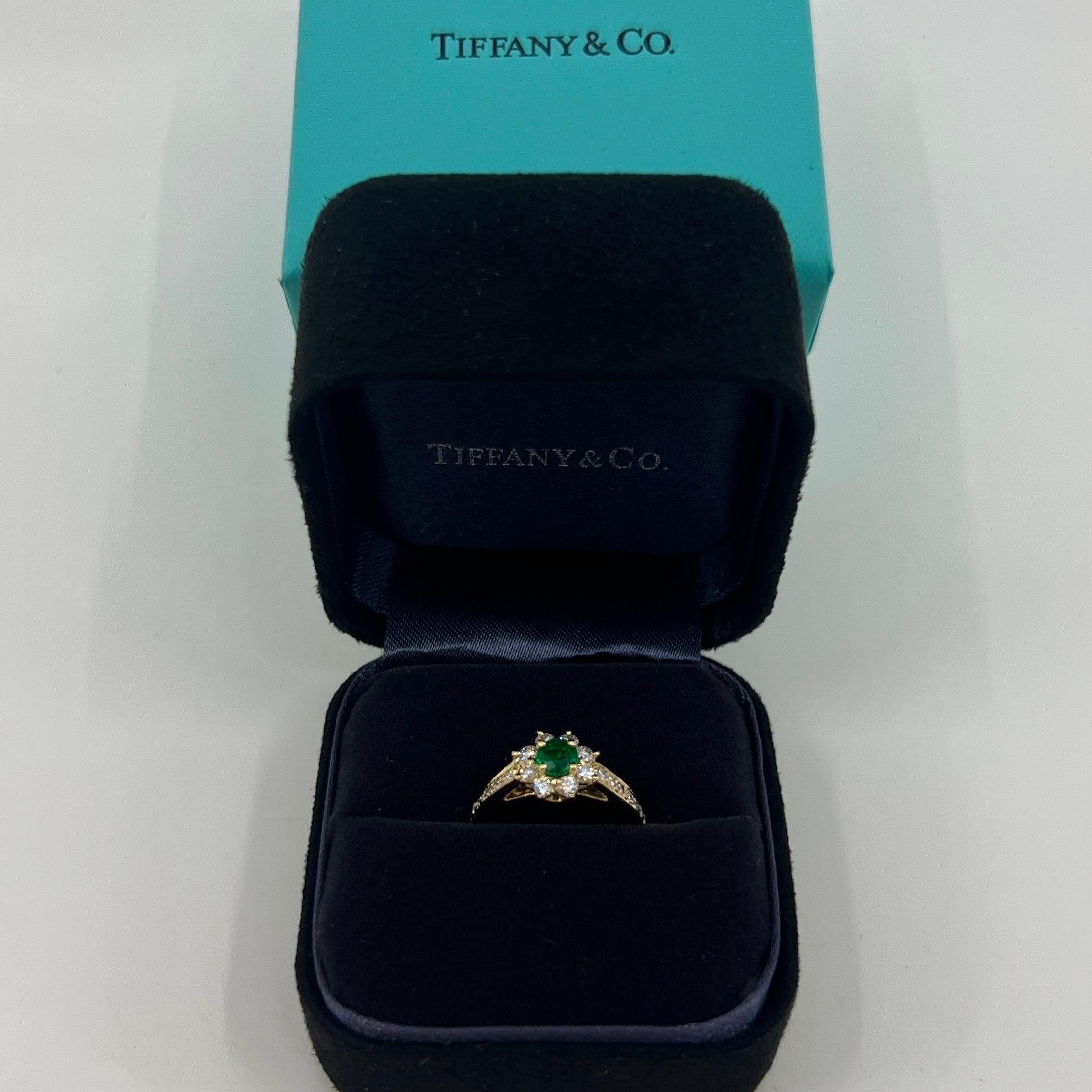 Round Cut Fine Tiffany & Co. Round Emerald & Diamond Flower 18k Yellow Gold Cluster Ring For Sale