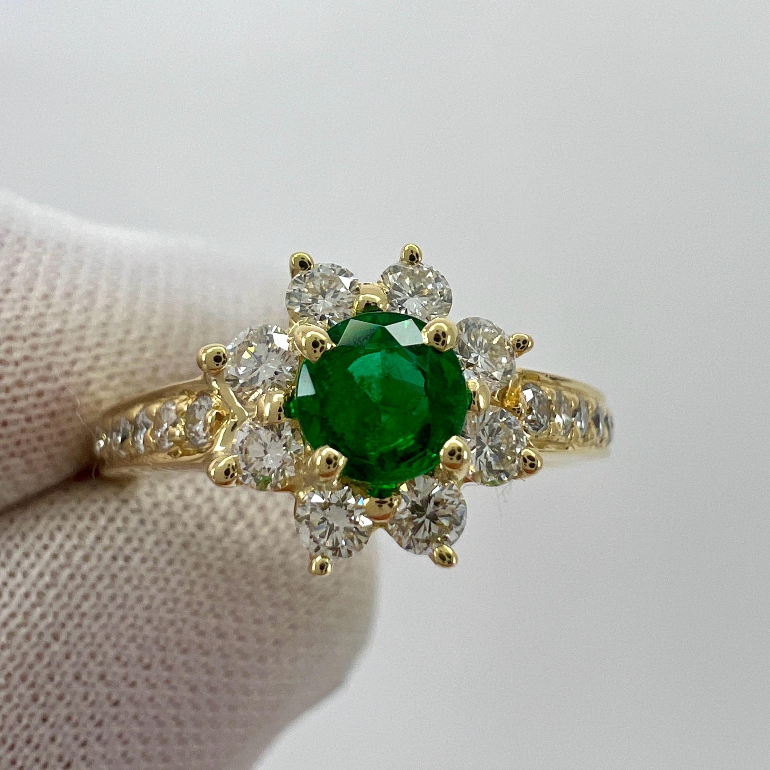 Fine Tiffany & Co. Round Emerald & Diamond Flower 18k Yellow Gold Cluster Ring In Excellent Condition For Sale In Birmingham, GB