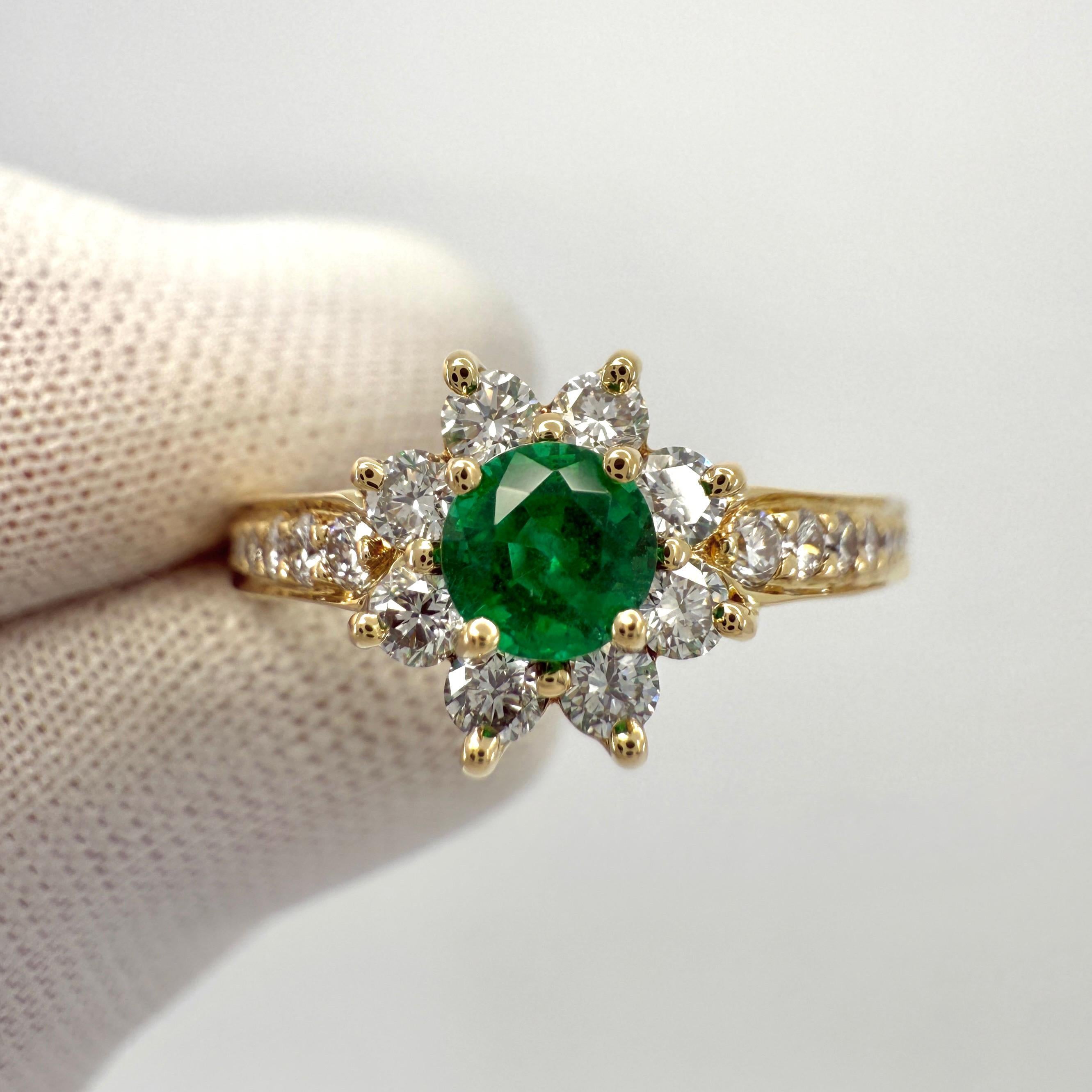 Fine Tiffany & Co. Round Emerald & Diamond Flower 18k Yellow Gold Cluster Ring In Excellent Condition For Sale In Birmingham, GB