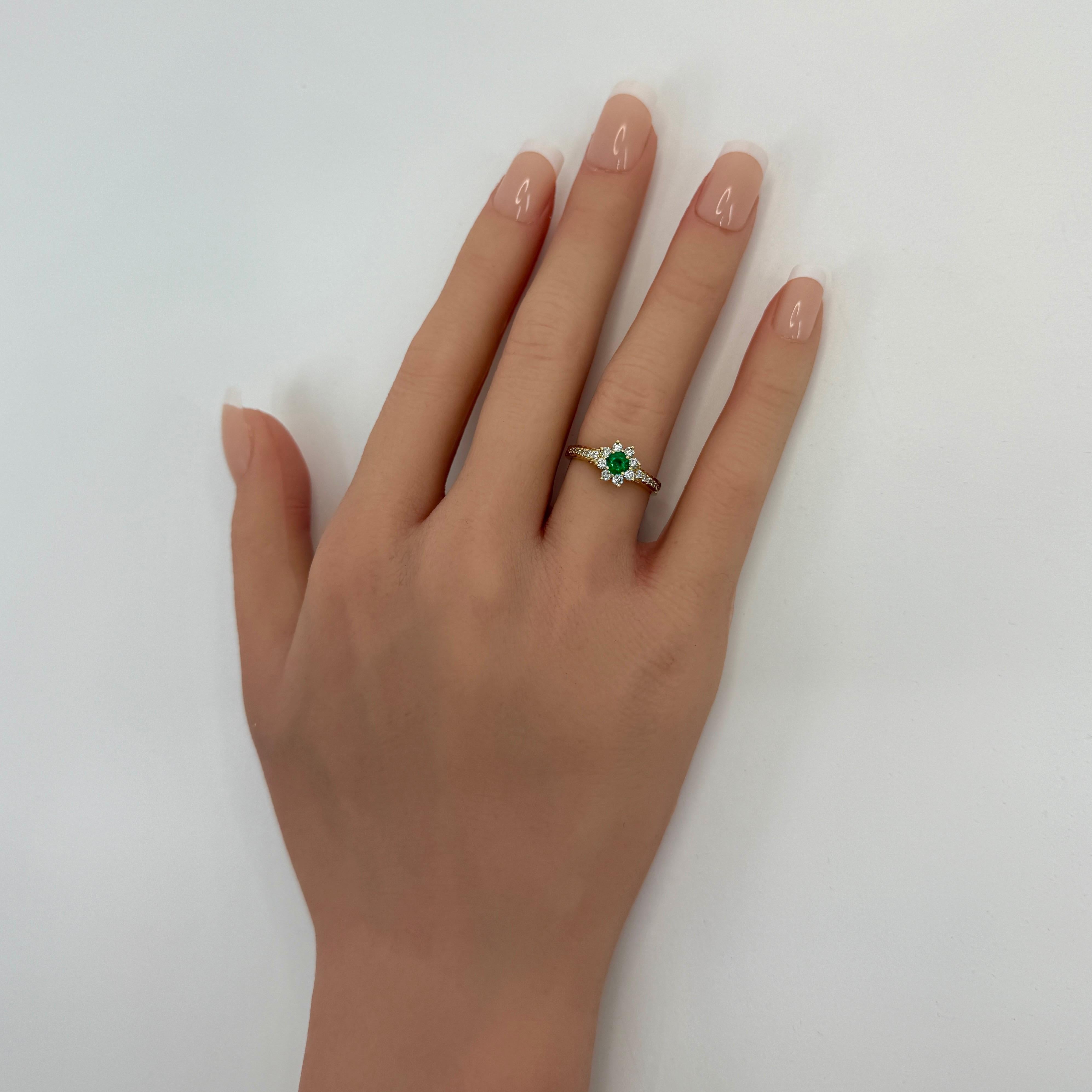 Schöne Tiffany & Co. Runder Smaragd & Diamant Blume 18k Gelbgold Cluster-Ring Damen im Angebot