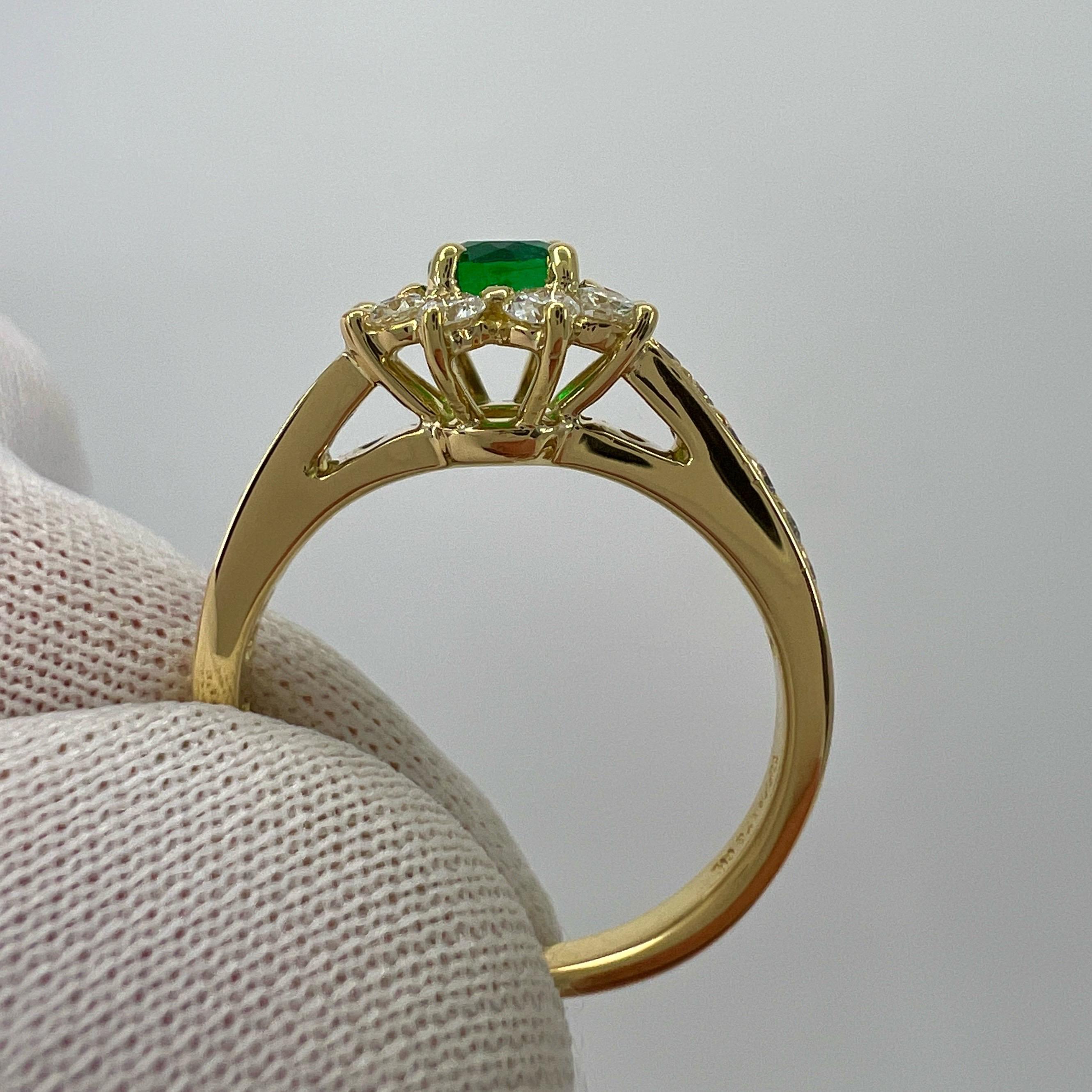 Fine Tiffany & Co. Round Emerald & Diamond Flower 18k Yellow Gold Cluster Ring For Sale 1