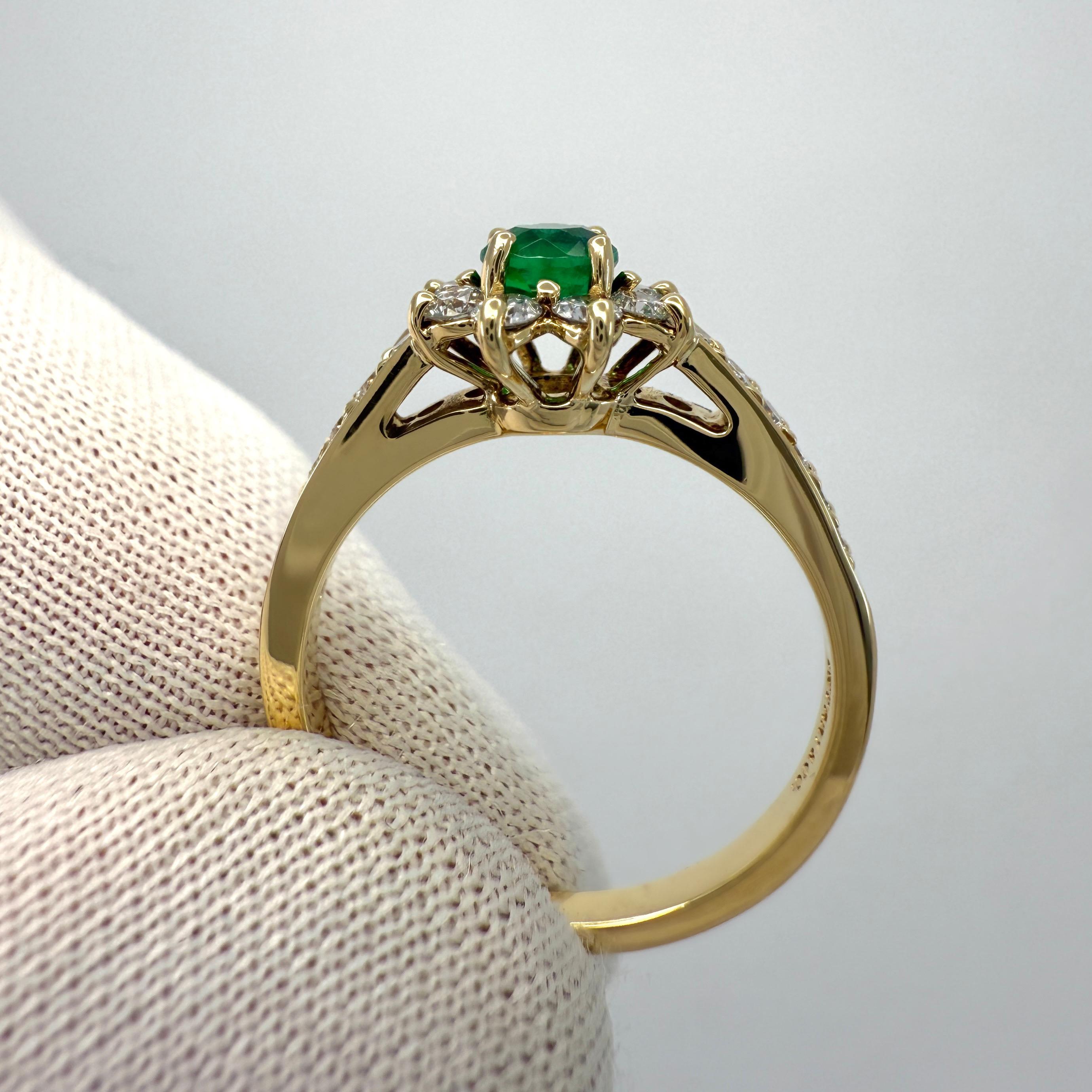 Fine Tiffany & Co. Round Emerald & Diamond Flower 18k Yellow Gold Cluster Ring For Sale 1