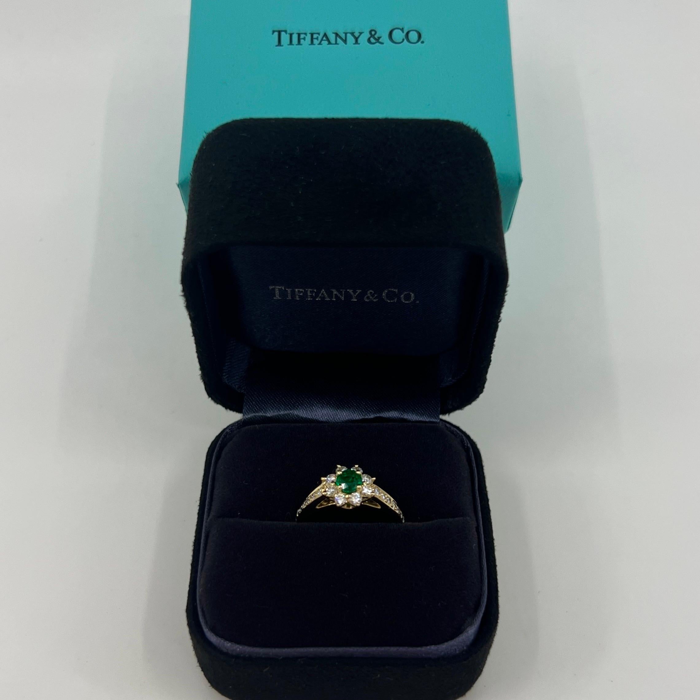 Fine Tiffany & Co. Round Emerald & Diamond Flower 18k Yellow Gold Cluster Ring For Sale 4
