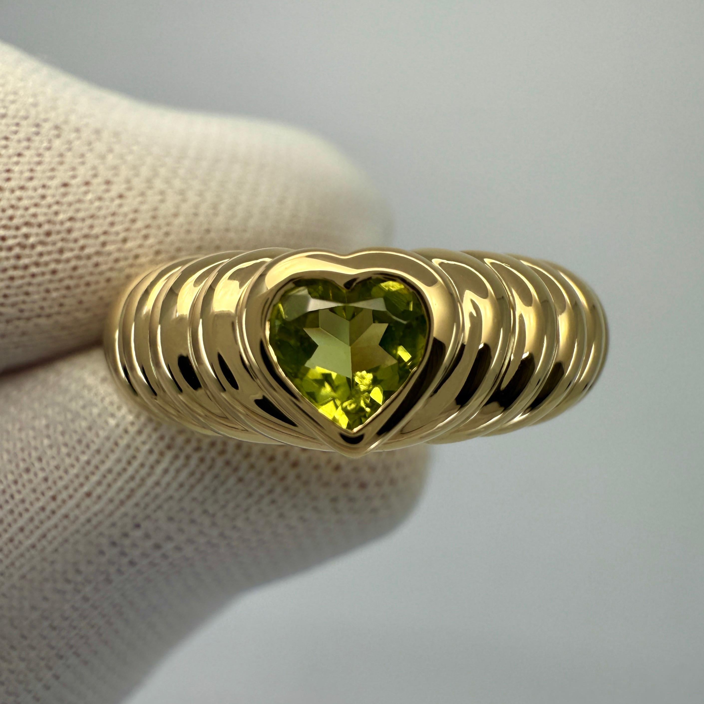 De las mujeres Fino Tiffany & Co. Anillo de oro amarillo de 18 quilates con peridoto verde vivo talla corazón 51 en venta