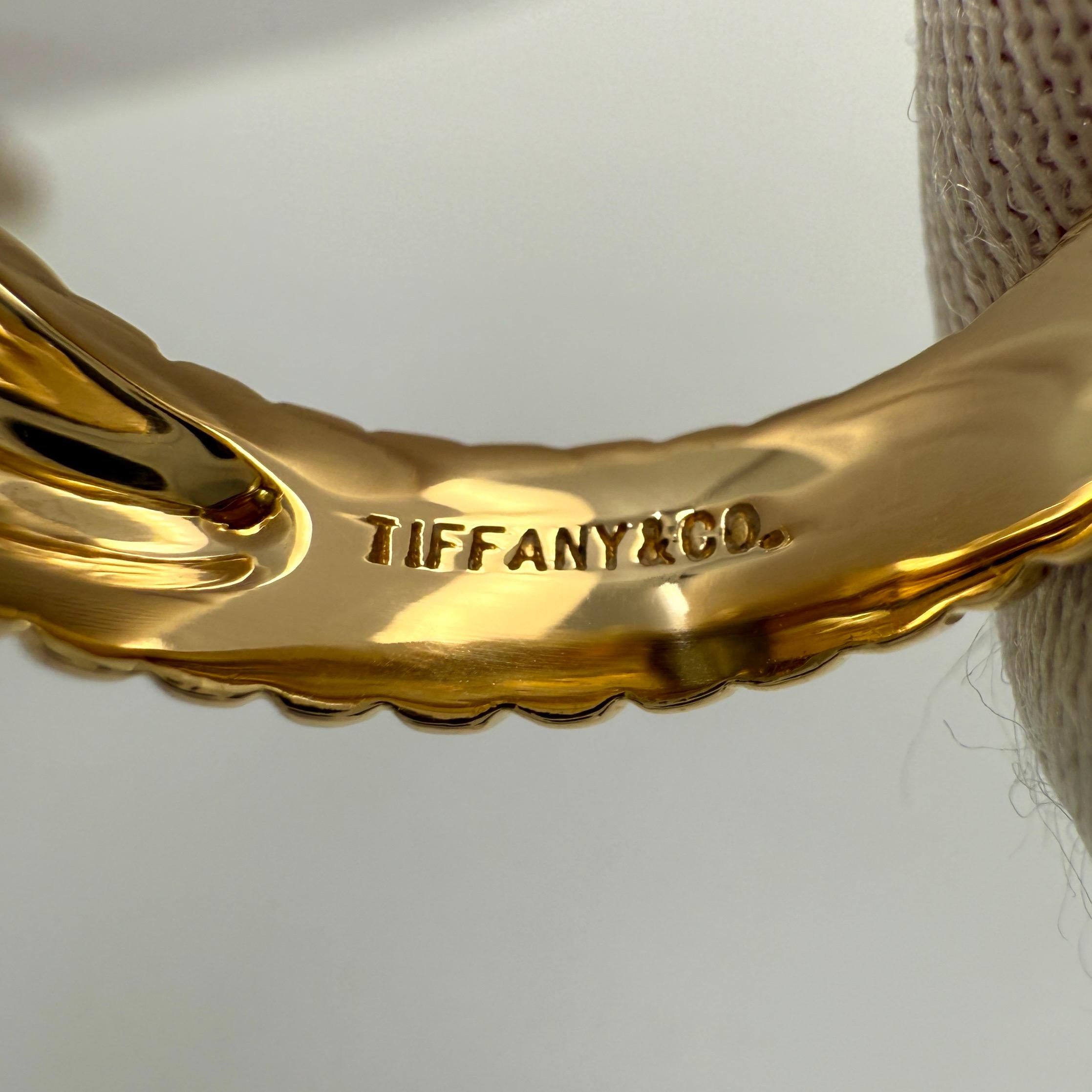 Fino Tiffany & Co. Anillo de oro amarillo de 18 quilates con peridoto verde vivo talla corazón 51 en venta 2