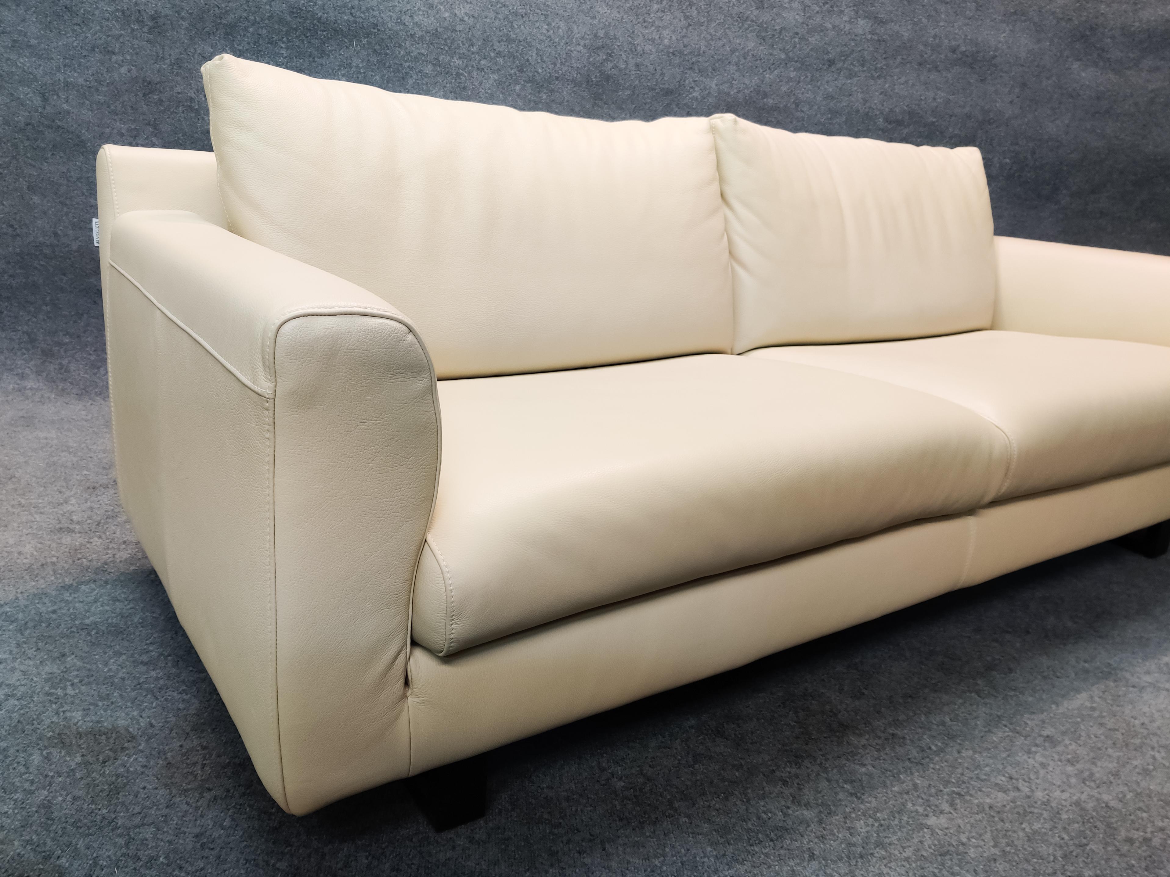 Post-Modern & Sleek Fine Top-Grain Off-White Leather Sofa by Nicoletti of Italy 2