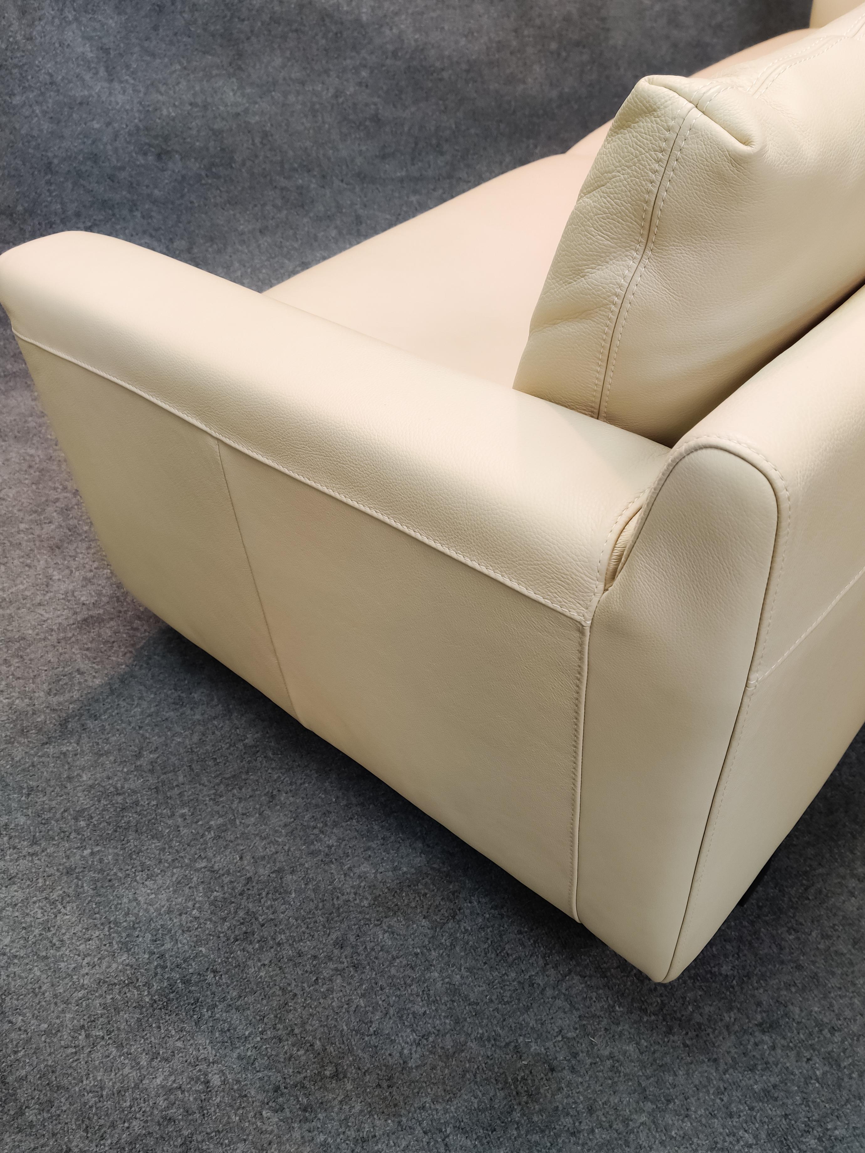 Post-Modern & Sleek Fine Top-Grain Off-White Leather Sofa by Nicoletti of Italy 5