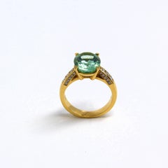 Bague en or rose avec 1 tourmaline verte et diamants