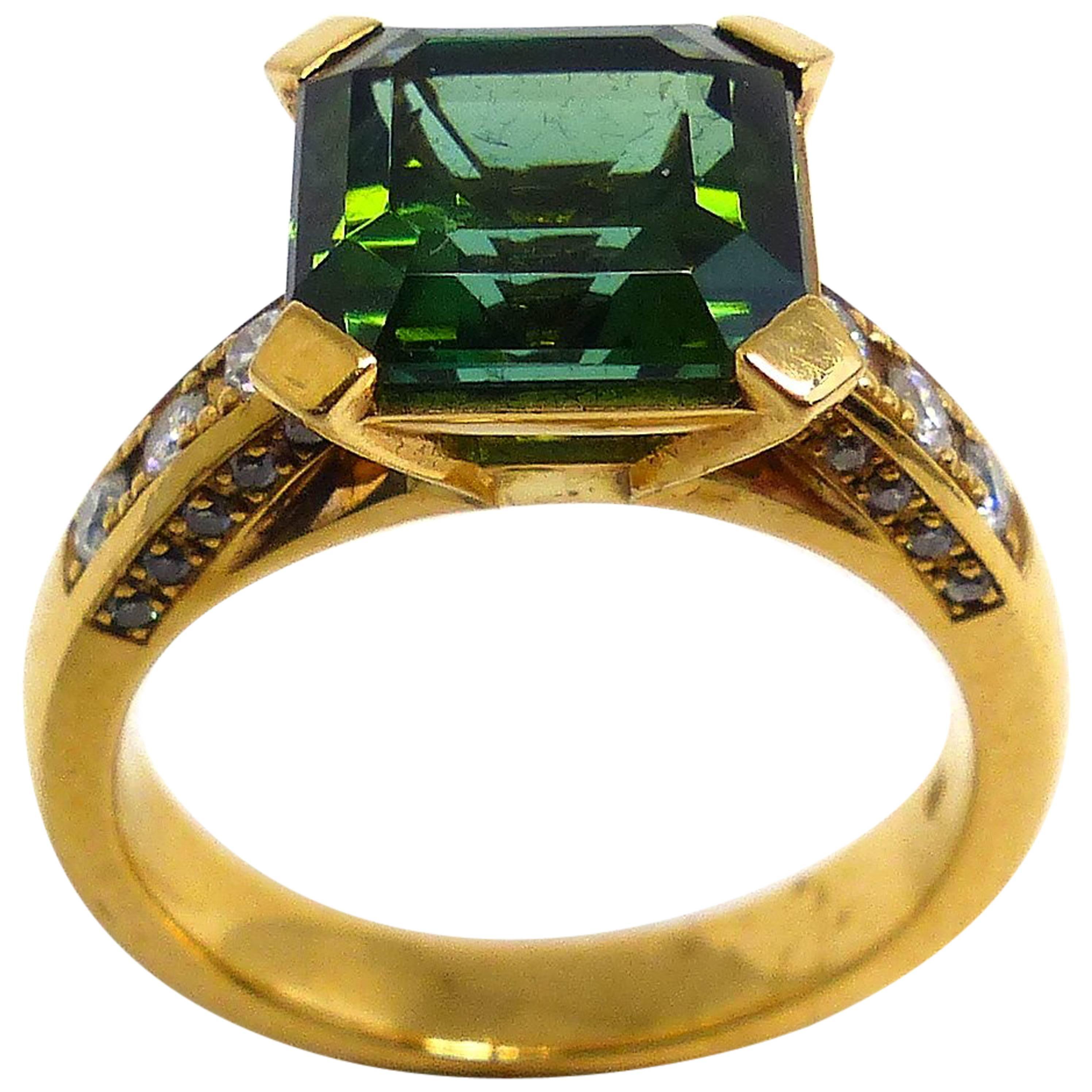 Ring aus Roségold mit 1 Turmalin und Diamanten.