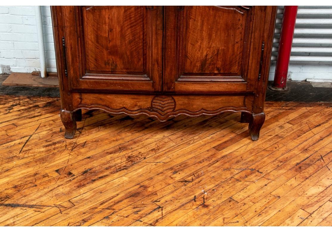 Fine Traditional French Provincial Dark Stained Armoire In Good Condition For Sale In Bridgeport, CT