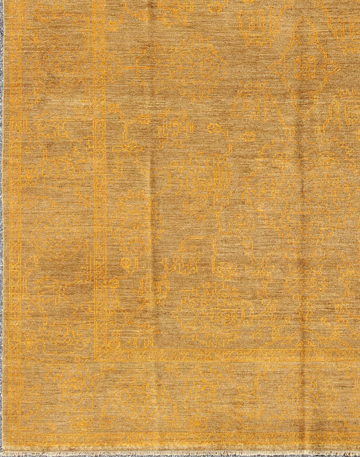 Feiner Übergangsteppich von Keivan Woven Arts mit stilisierten geometrischen Motiven (Oushak) im Angebot