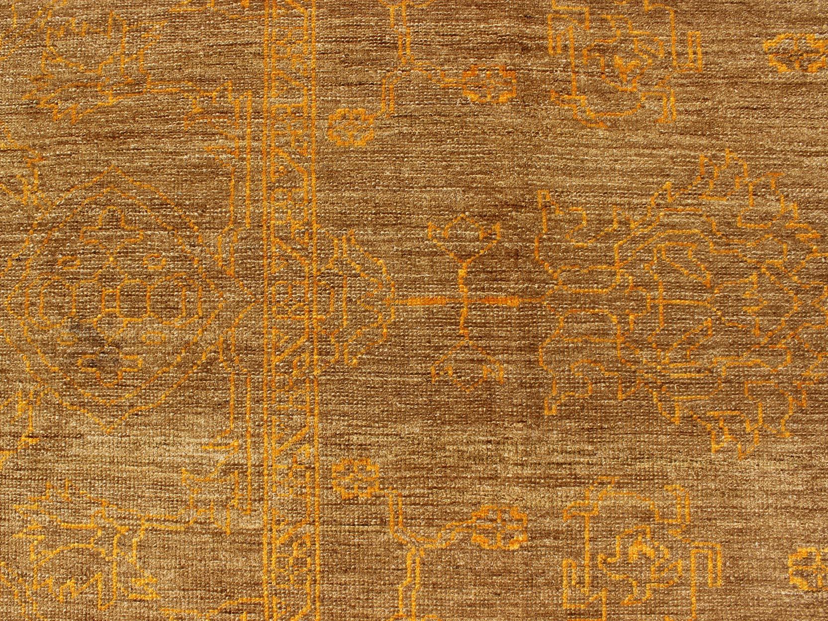 Feiner Übergangsteppich von Keivan Woven Arts mit stilisierten geometrischen Motiven im Angebot 1