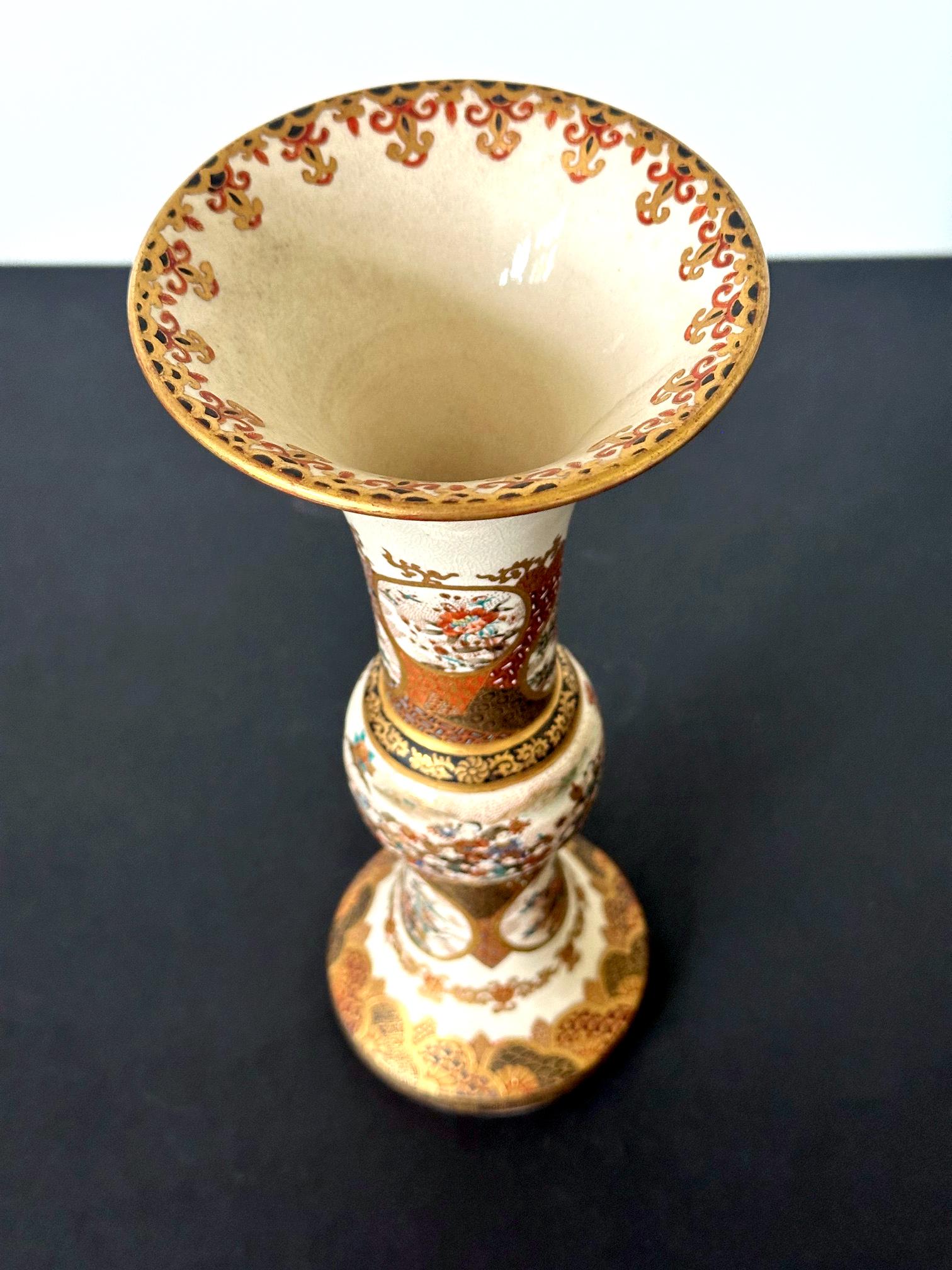 Fine Trumpet Satsuma Vase by Taizan Yohei In Good Condition For Sale In Atlanta, GA
