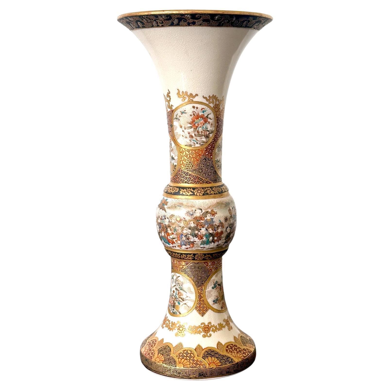 Vaso di Satsuma a tromba fine di Taizan Yohei