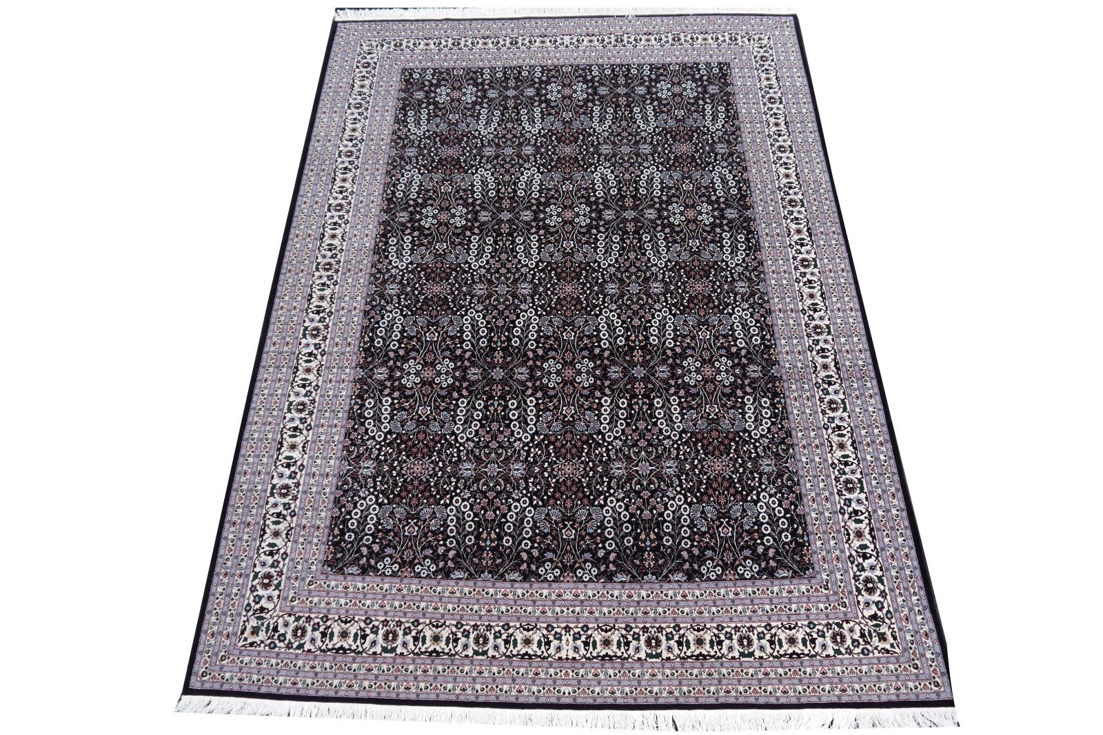 This Turkish Hereke rug is a 1980s made vintage carpet with traditional floral design. 
It is in 