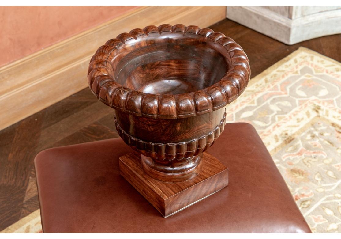Urna con pie de madera torneada fina Madera en venta
