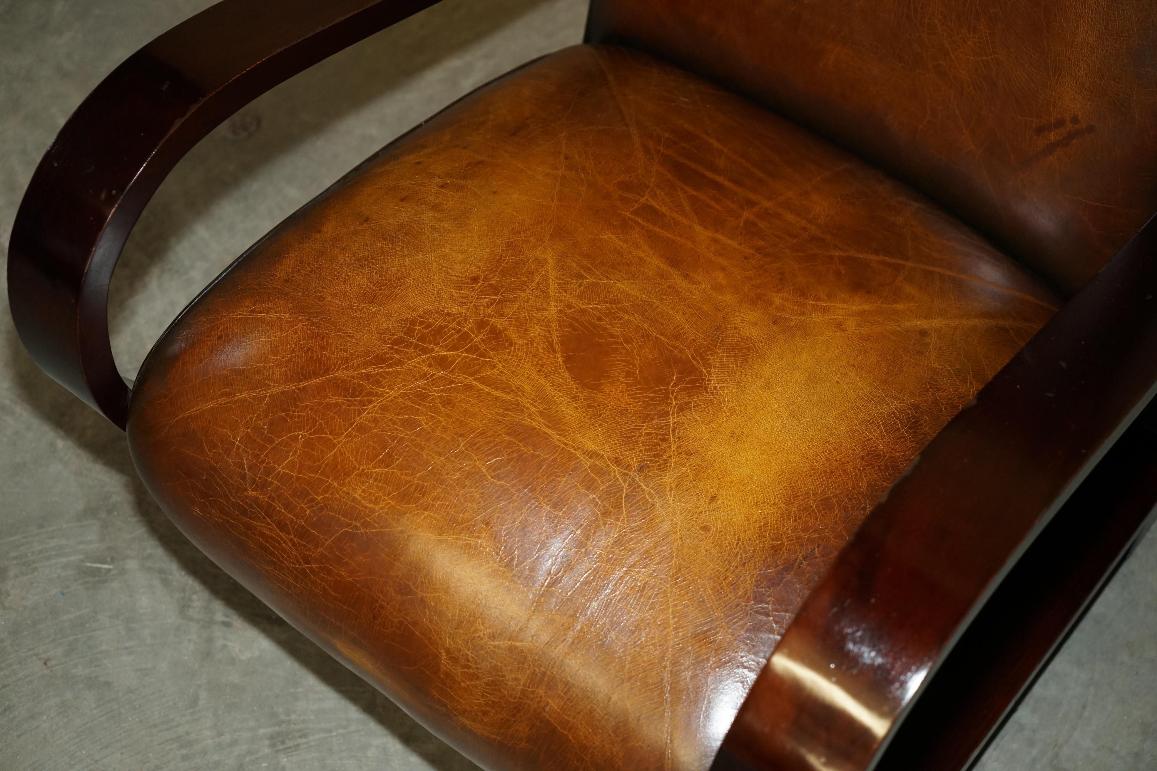 UN PAIO FINE E UNICO DI POLTRONE CLUB ART DECO COMPLETAMENTE RISTRUTTURATE IN PELLE MARRONE DI CIGAR in vendita 9