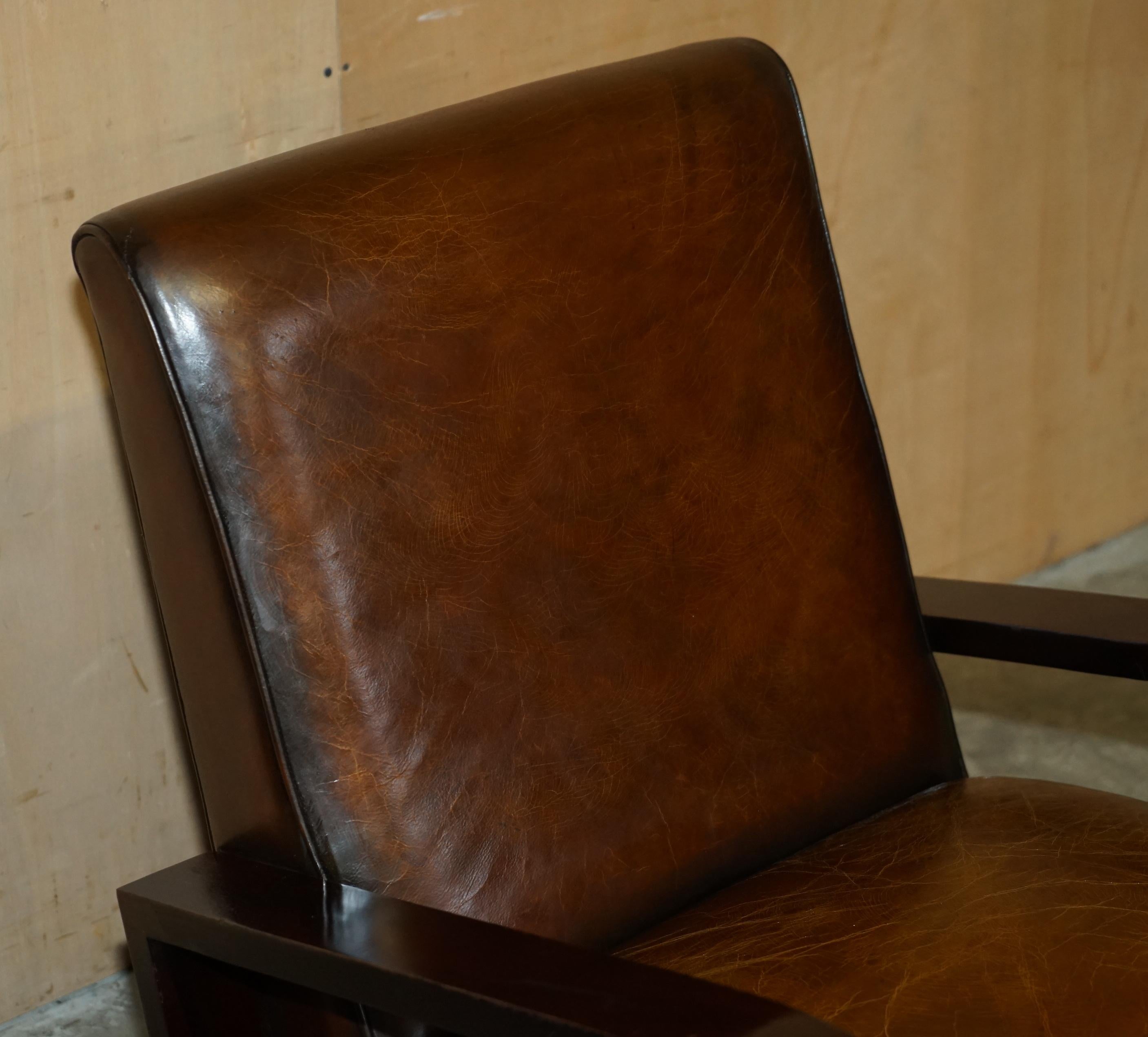 Inglese UN PAIO FINE E UNICO DI POLTRONE CLUB ART DECO COMPLETAMENTE RISTRUTTURATE IN PELLE MARRONE DI CIGAR in vendita