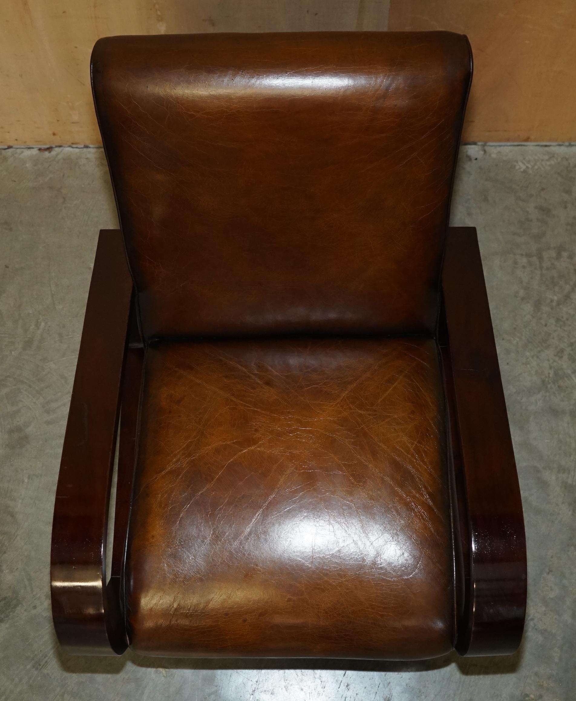 Fatto a mano UN PAIO FINE E UNICO DI POLTRONE CLUB ART DECO COMPLETAMENTE RISTRUTTURATE IN PELLE MARRONE DI CIGAR in vendita
